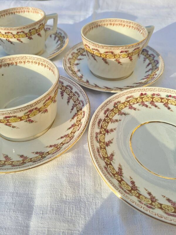 Tasses porcelaine opaque Gien début Xxieme