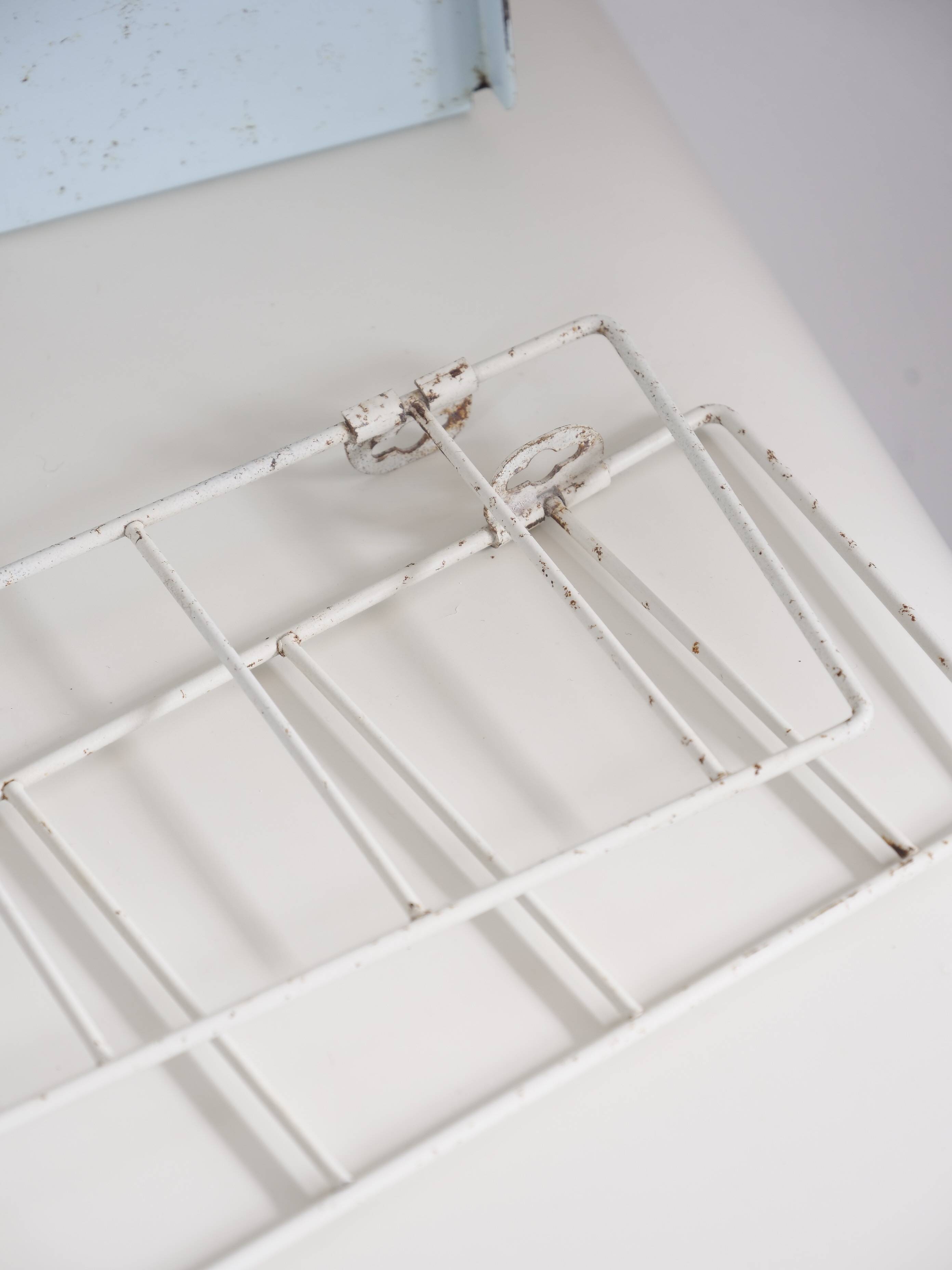 Compact tomado shelf with drawer