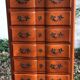 Semainier commode arbalète en bois galbé