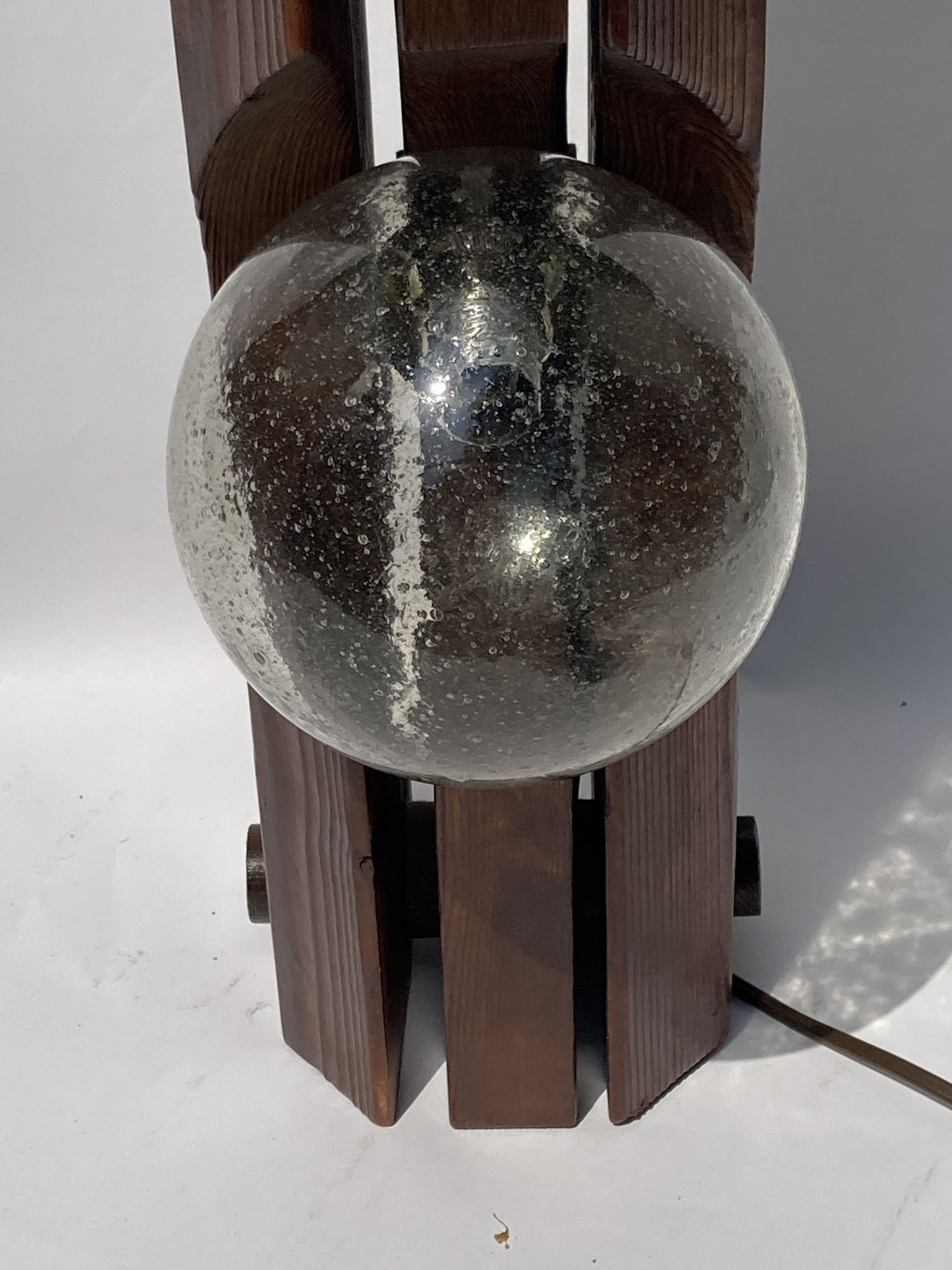 Lampadaire en bois par Temde