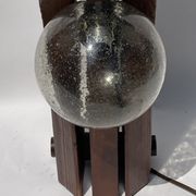 Lampadaire en bois par Temde