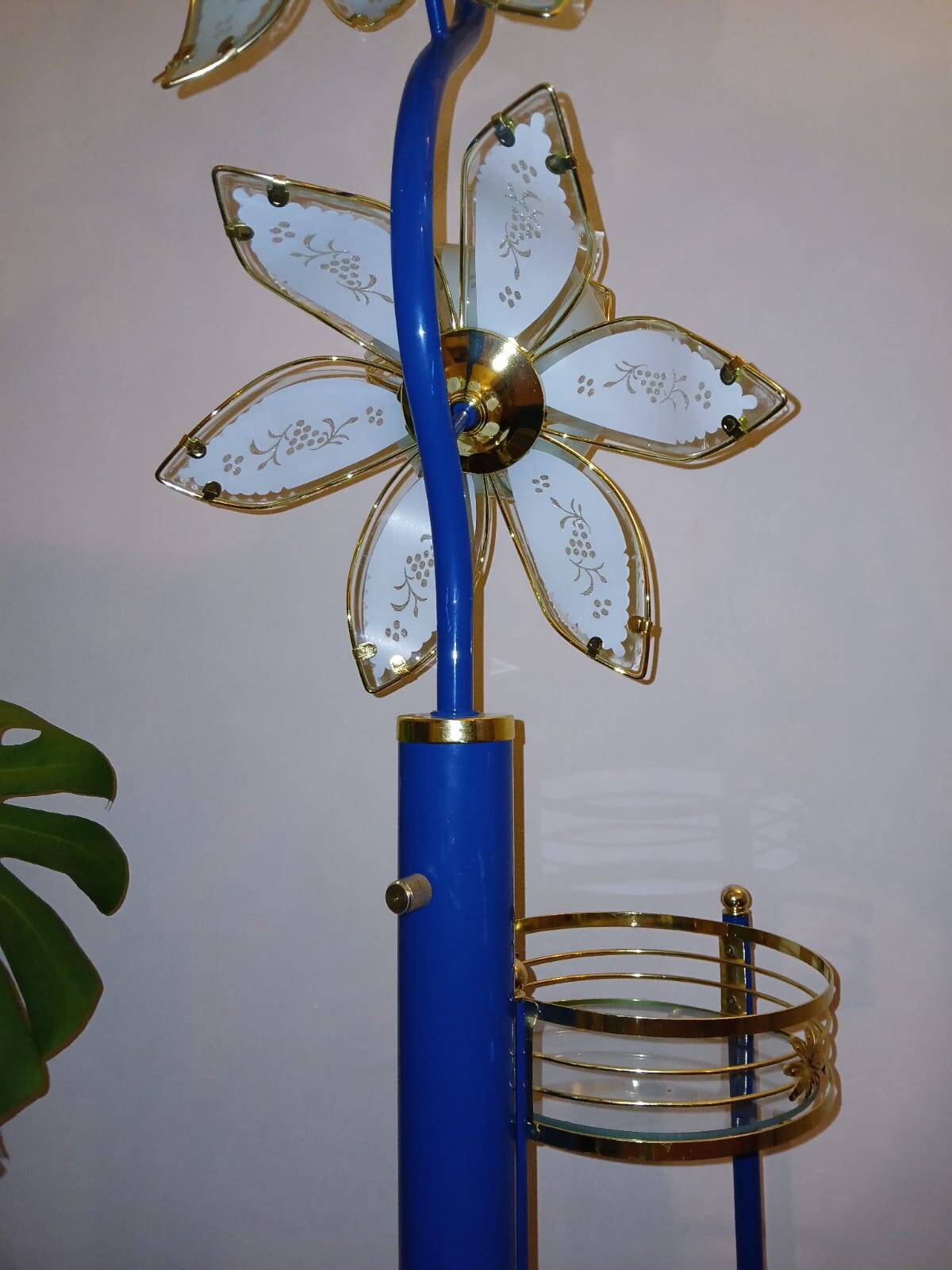 Vintage hollywood regency lotus lamp blue