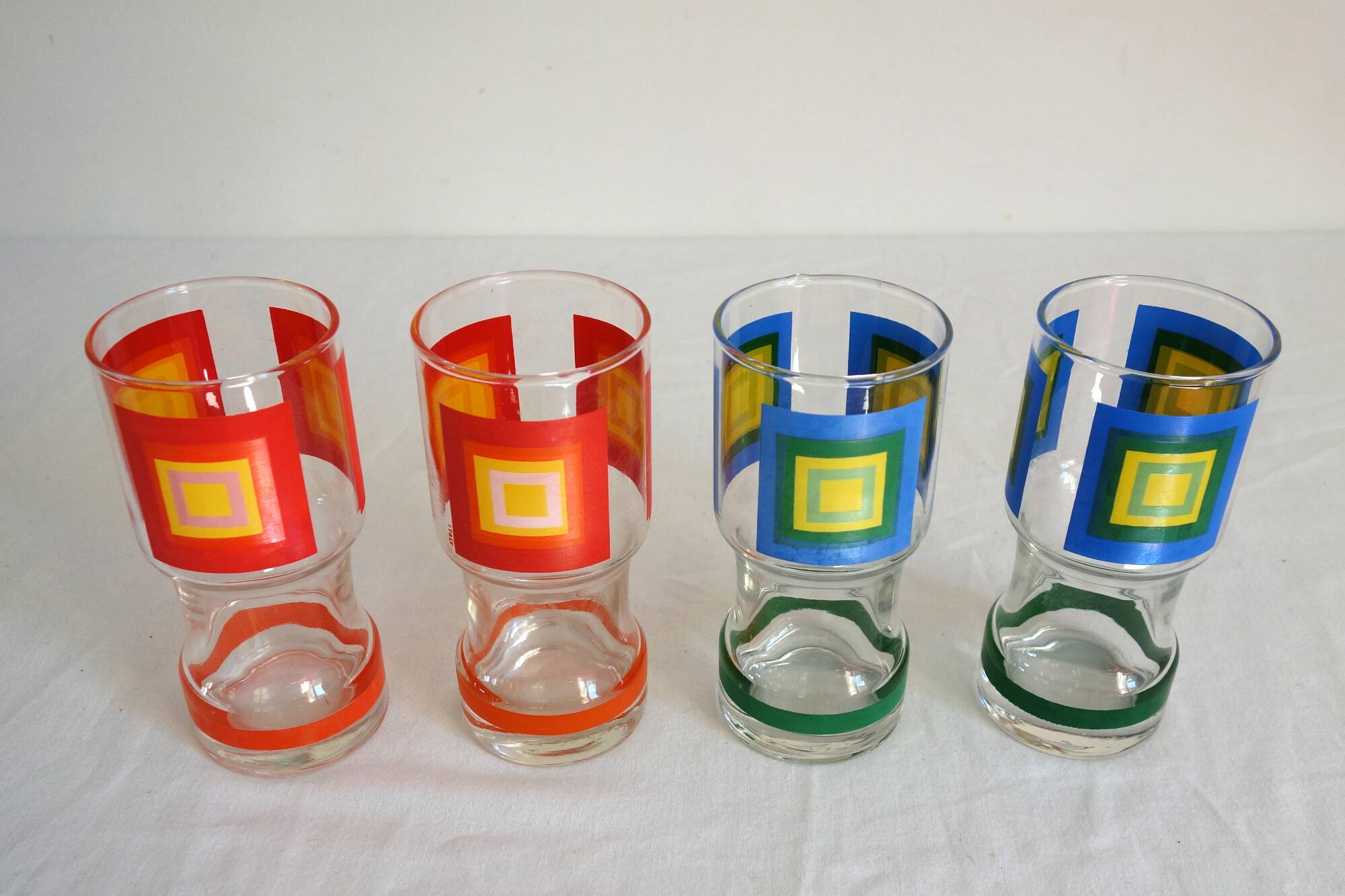 4 vintage 70s pop glasses