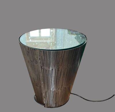 Table d’appoint lumineuse en métal brossé et miroir facetté