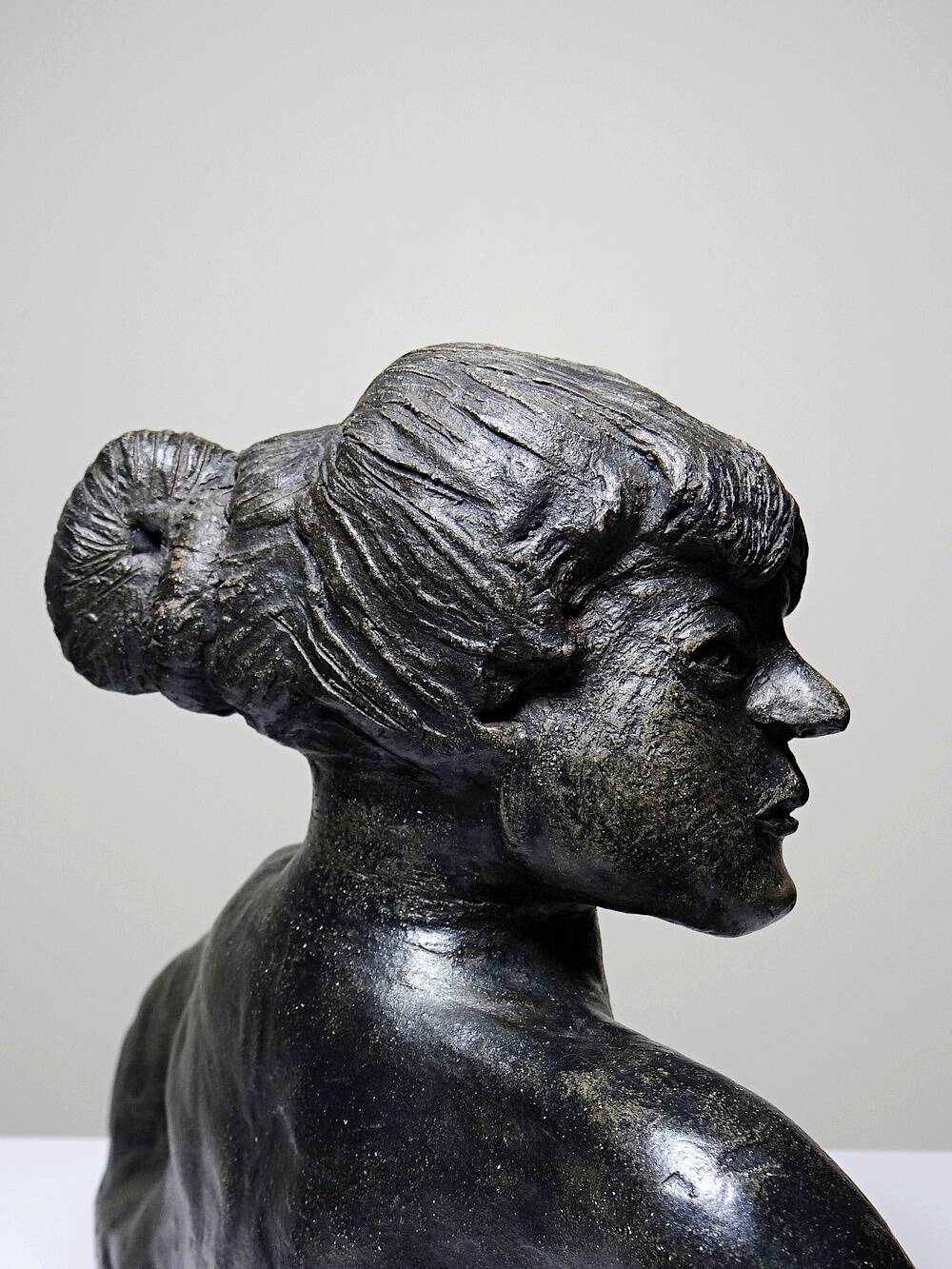 Buste de femme céramique XXe artisanat d'art à identifier