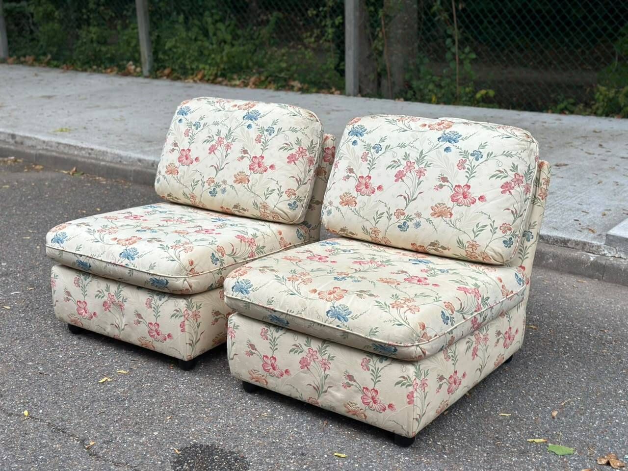 2 modular vintage bench armchairs with floral pattern – Cottage Style