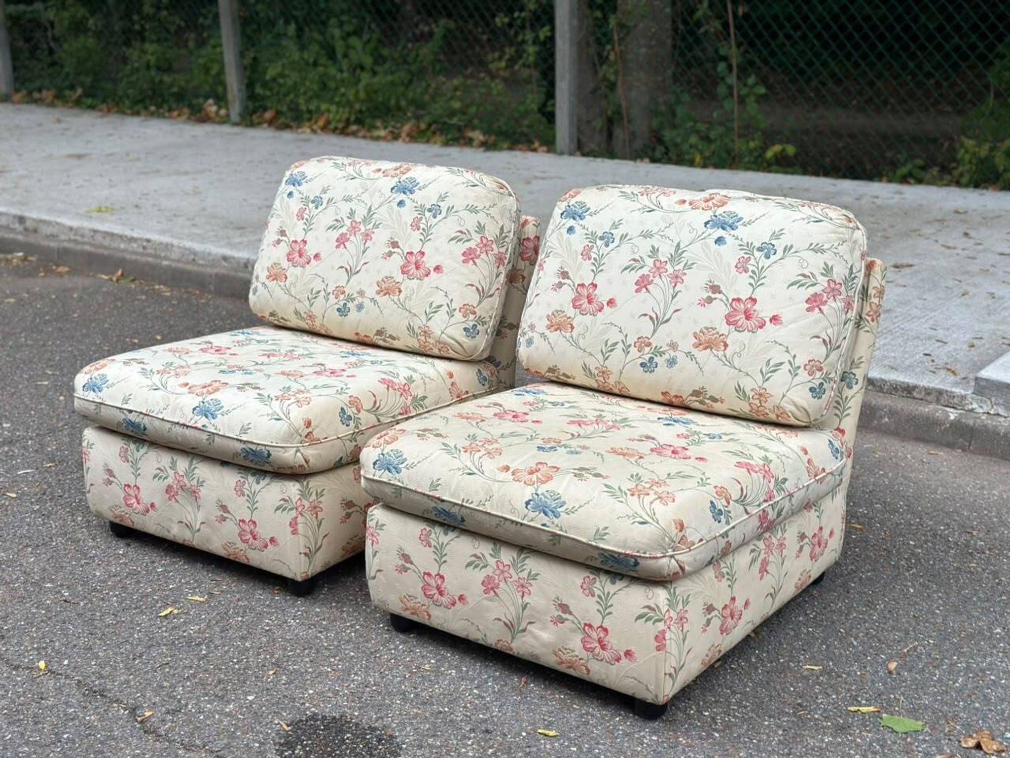 2 modular vintage bench armchairs with floral pattern – Cottage Style