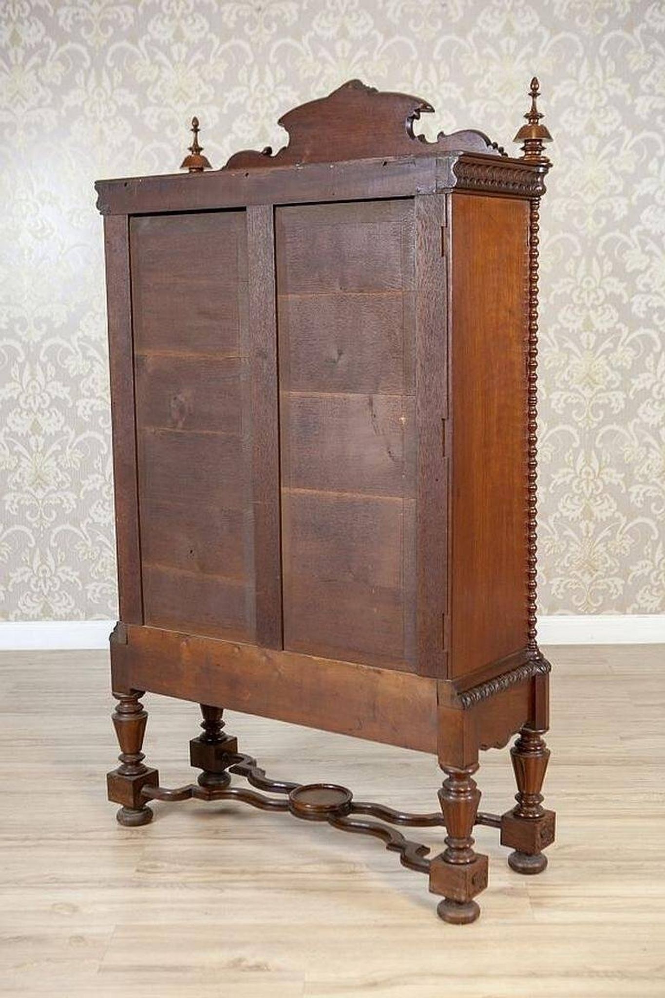 Cabinet de style Renaissance Revival en noyer, 1900