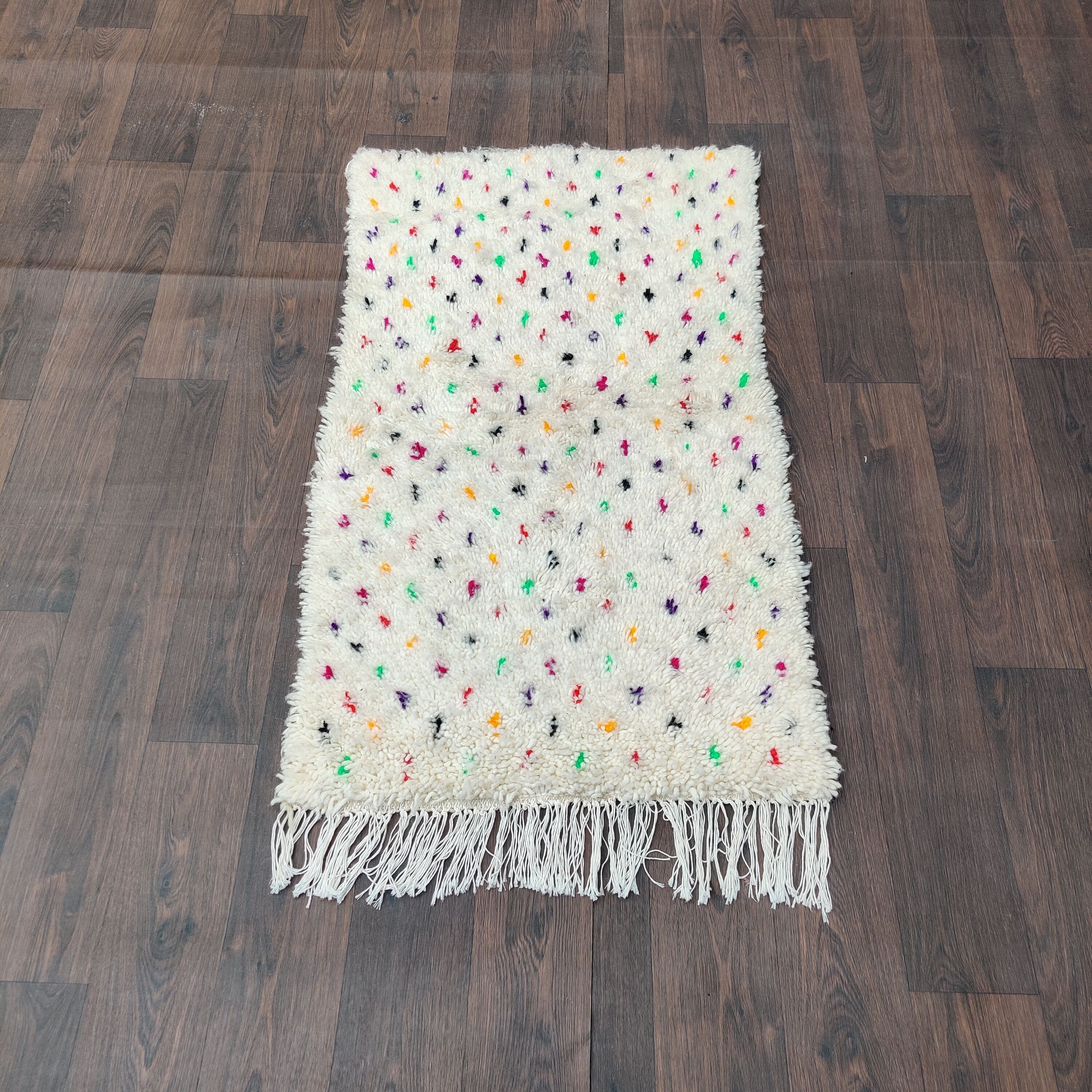 Tapis de chambre berbère pois coloré