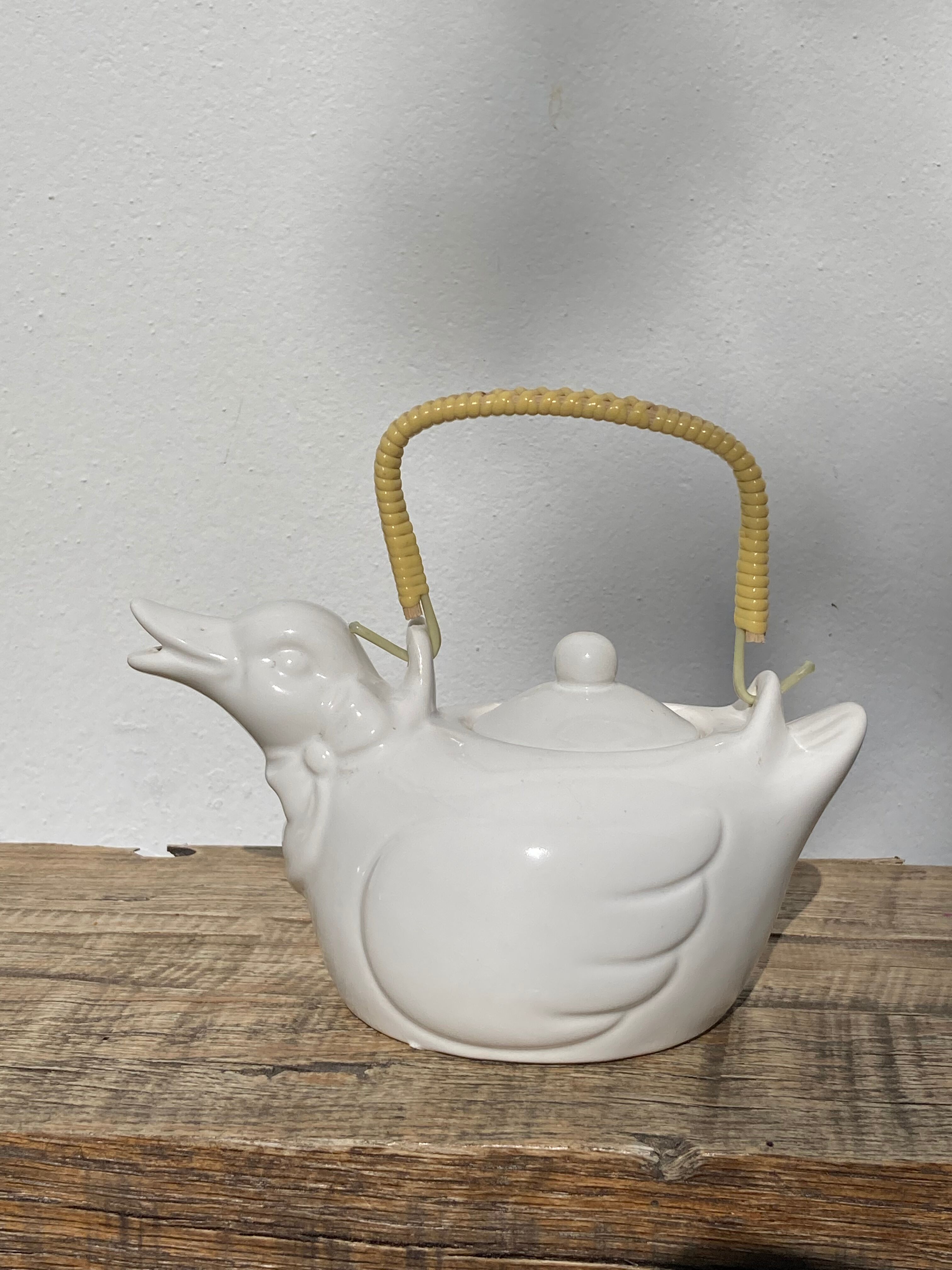 Teapot in the shape of a duck in white ceramic 1960 vintage