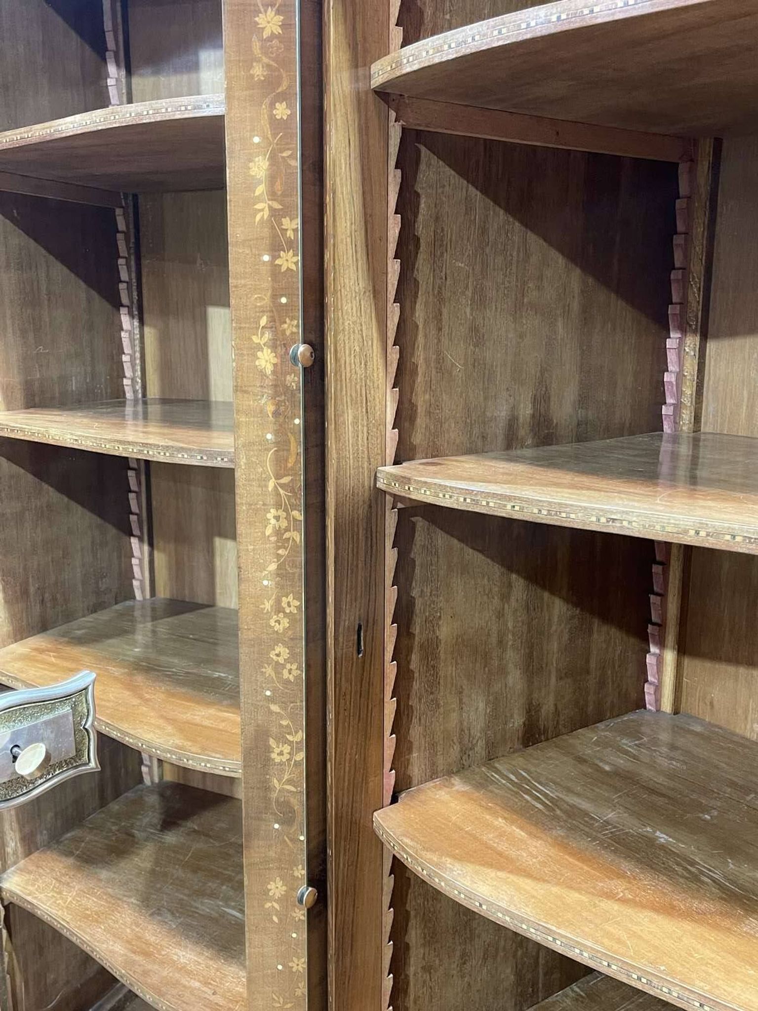 Art Deco bedroom wardrobe in walnut burl, made in the 1940s