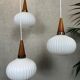3 suspensions 'Japandi' en teck et opaline