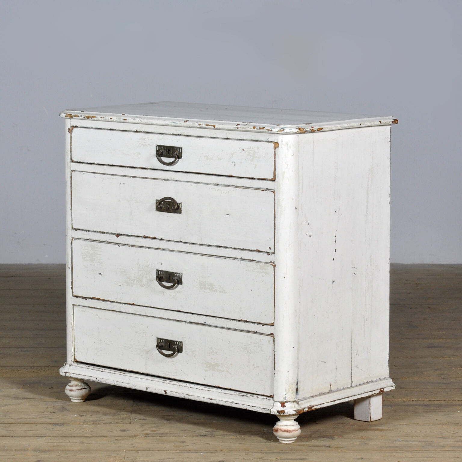 Pine chest of drawers, circa 1920