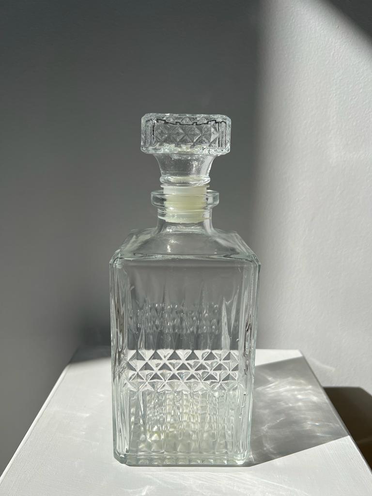 Vintage glass whiskey decanter H:22cm