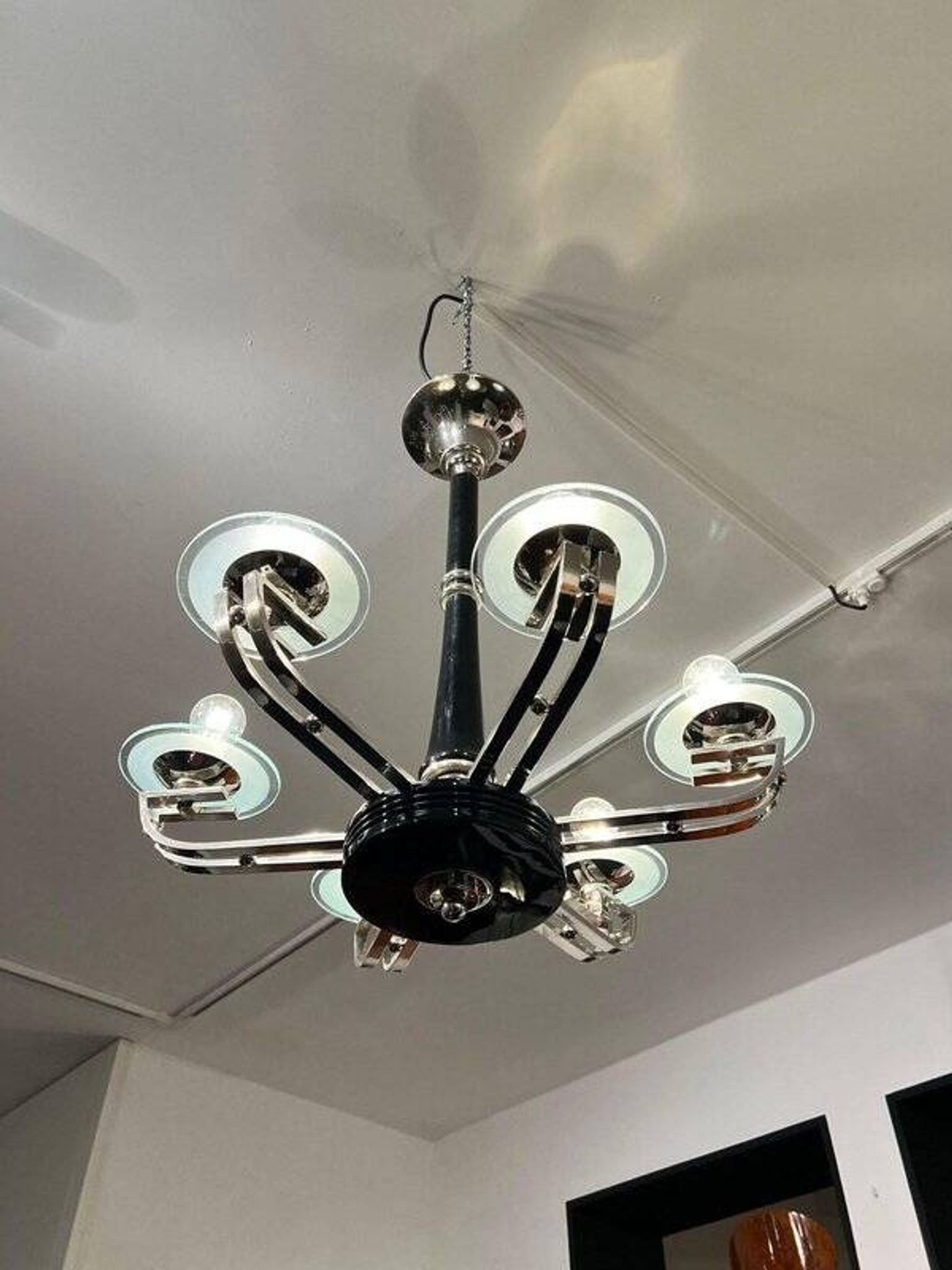 Chandelier Art Déco en laque noire et verre, 1930