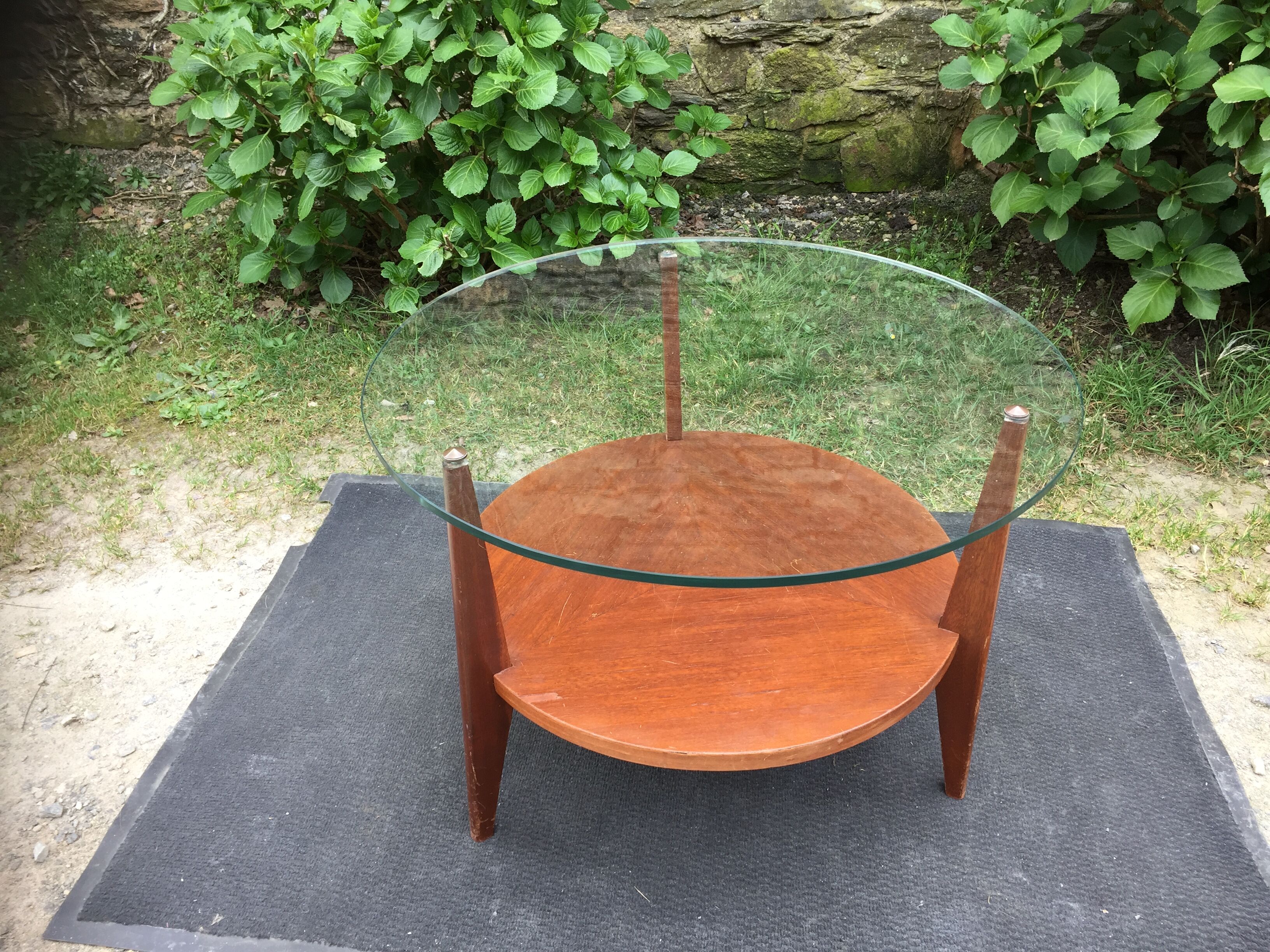 Vintage coffee table round compass legs top in glass and teak wood