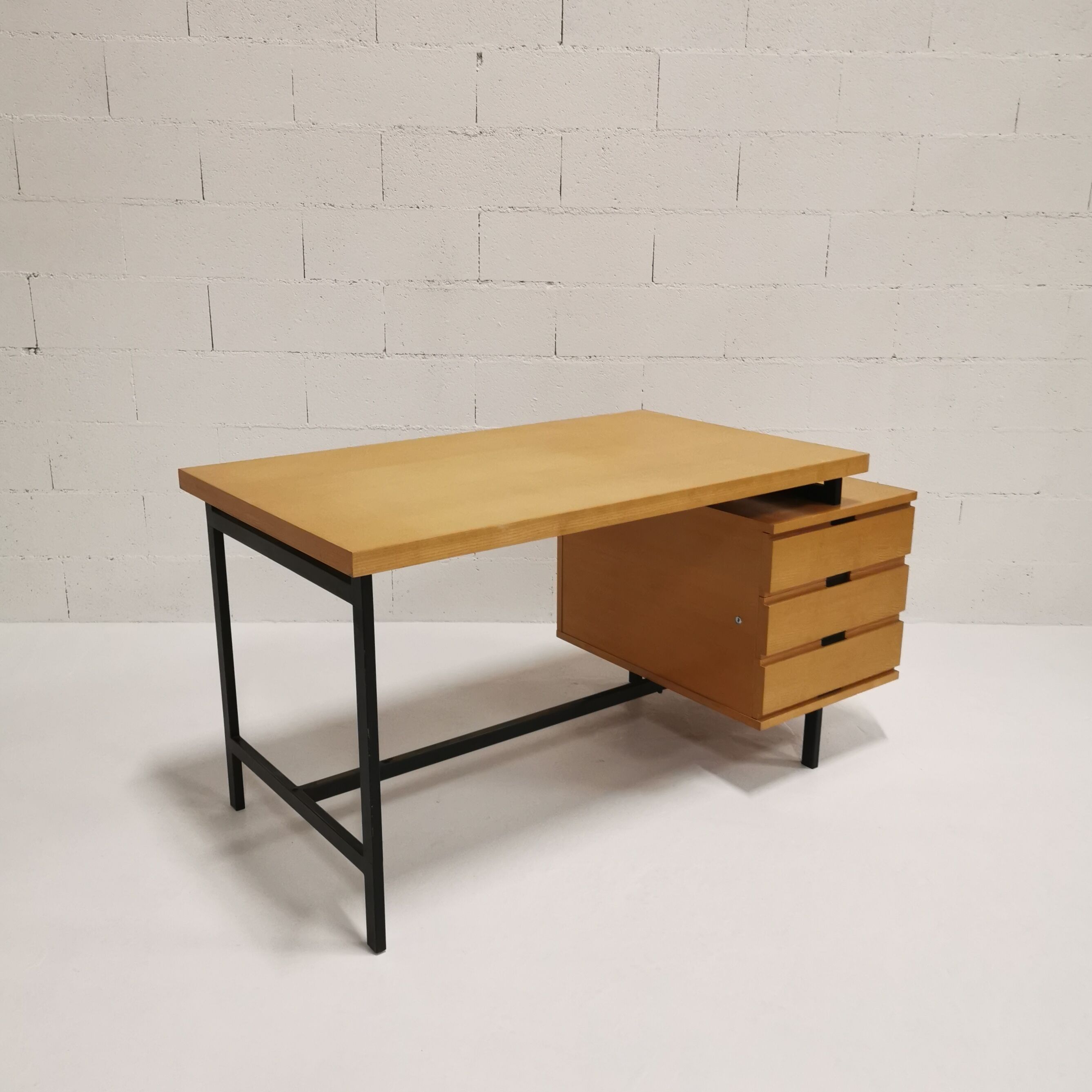 Bureau de Pierre Guariche Les Huchers Minvielle 1960
