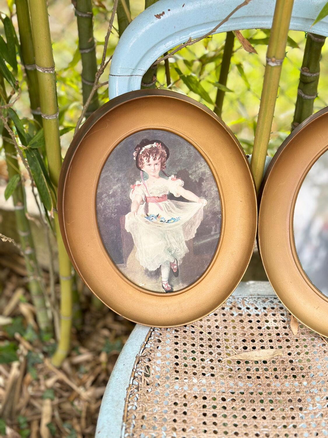 Set of 2 oval paintings