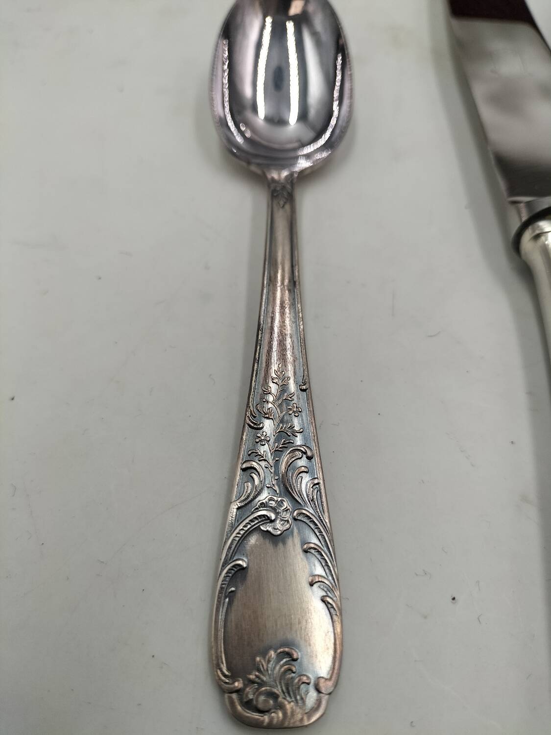 Silver-plated metal cutlery set