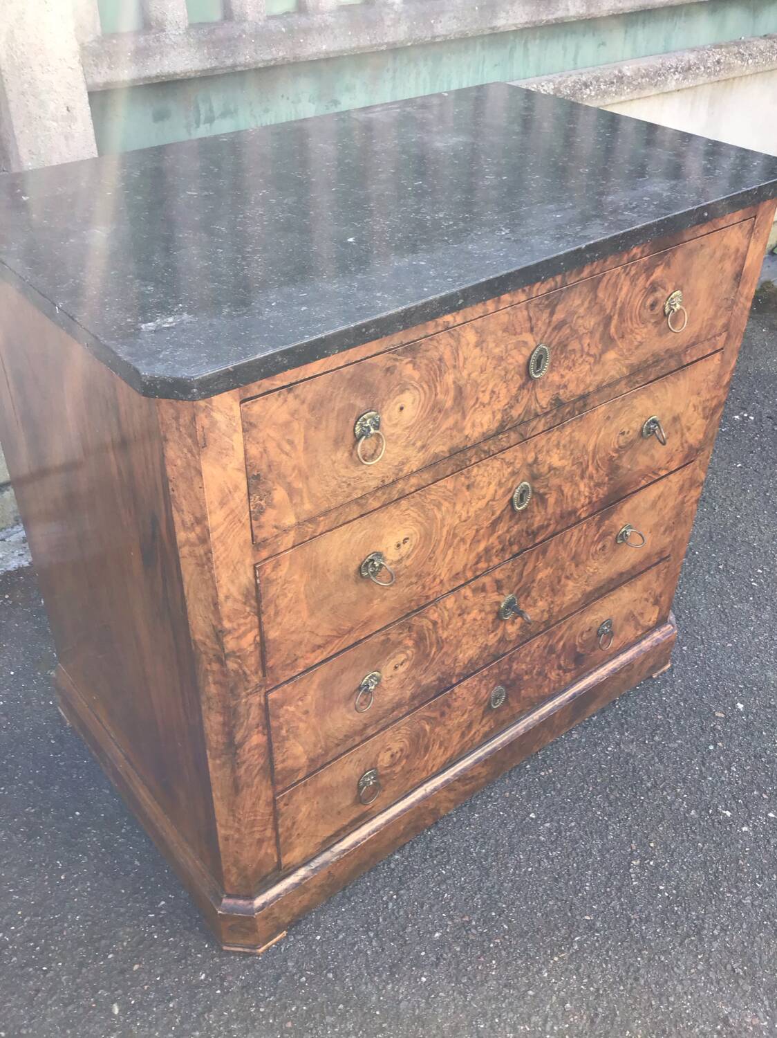Commode style Louis Philippe en noyer et marbre dessus