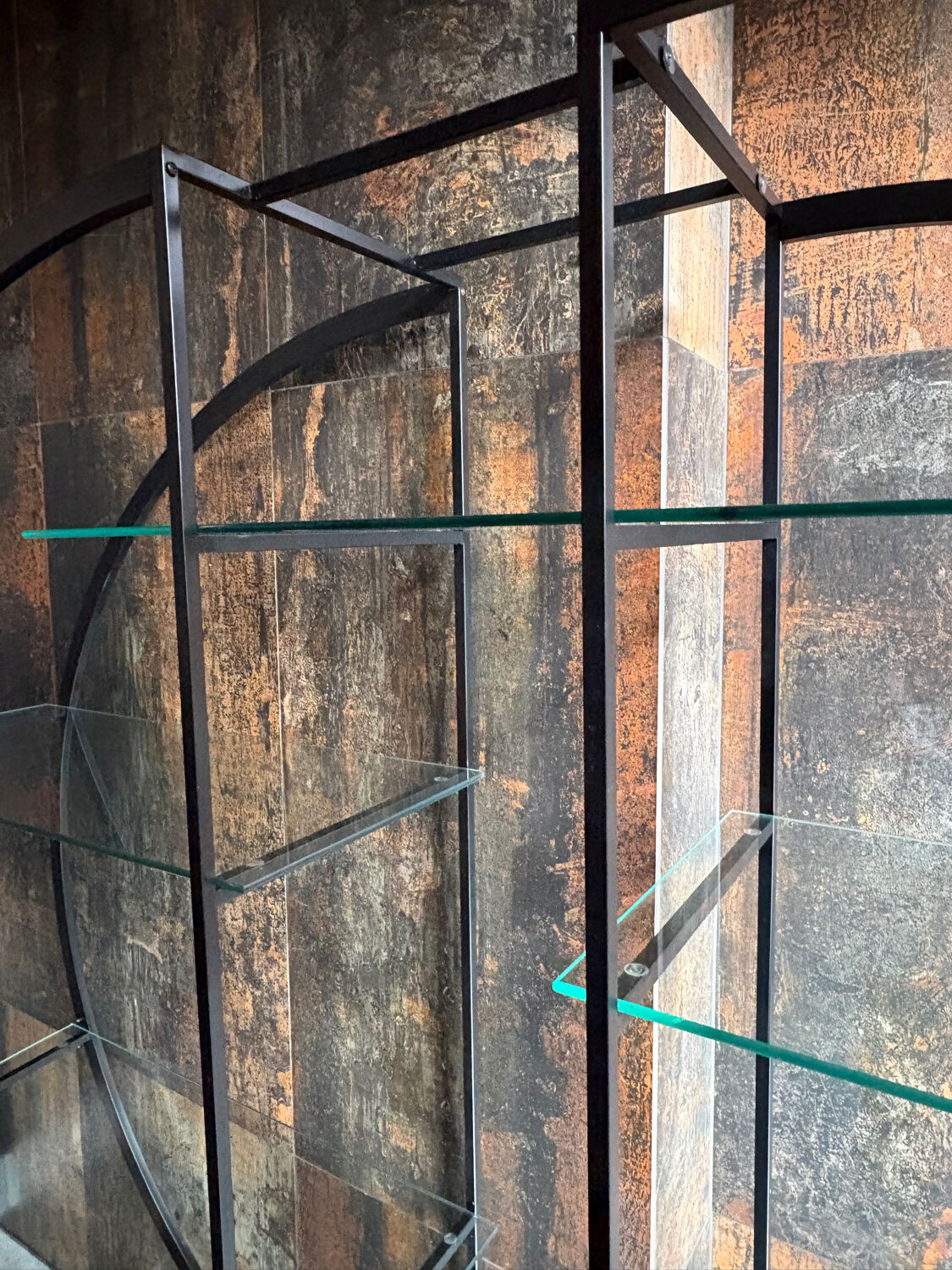 Screen / display cabinet in Art Deco or Bauhaus style