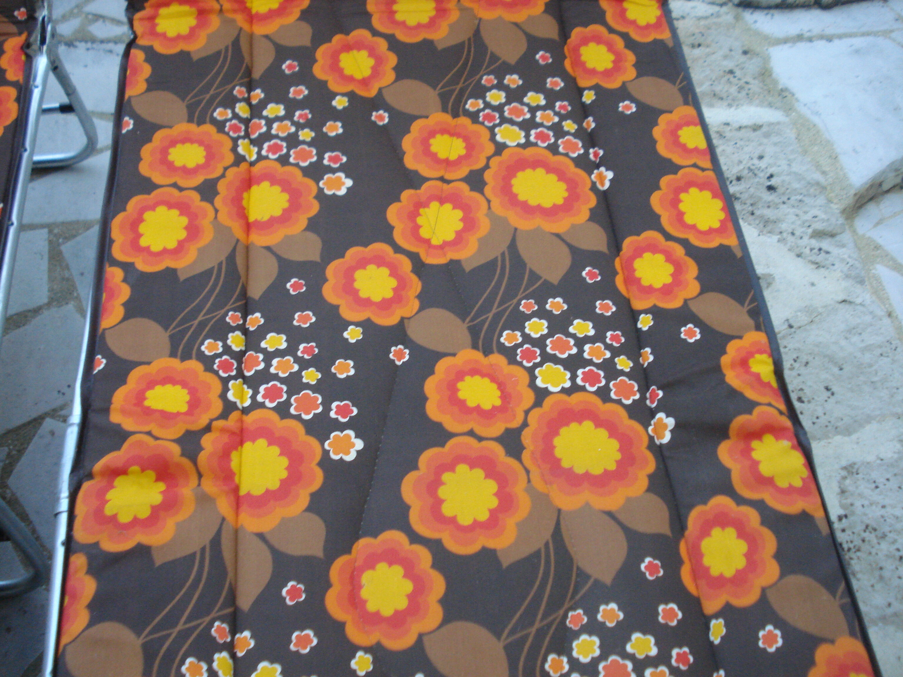 Paire of vintage flower sunbeds 1970