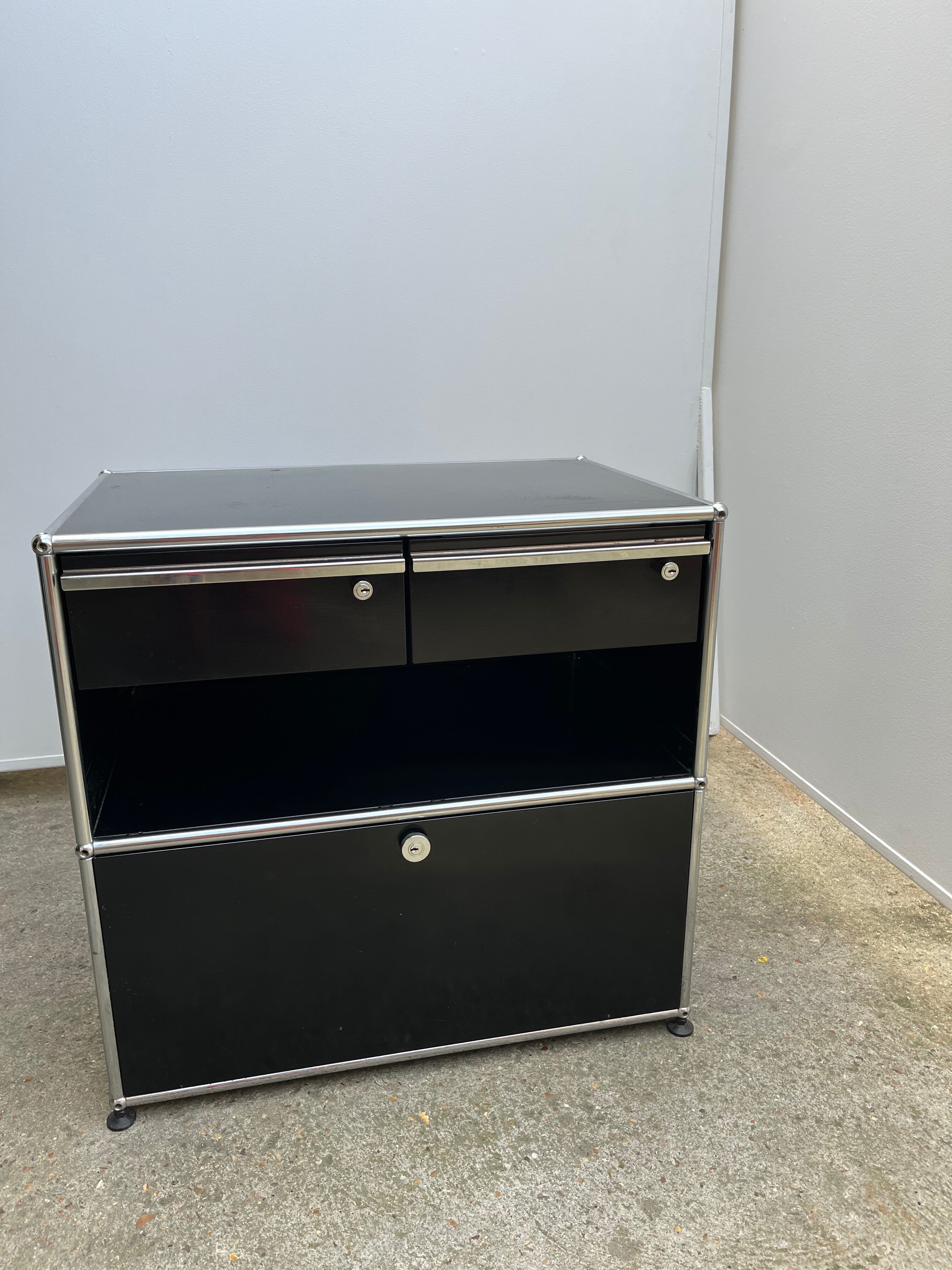 Black office furniture - double height USM