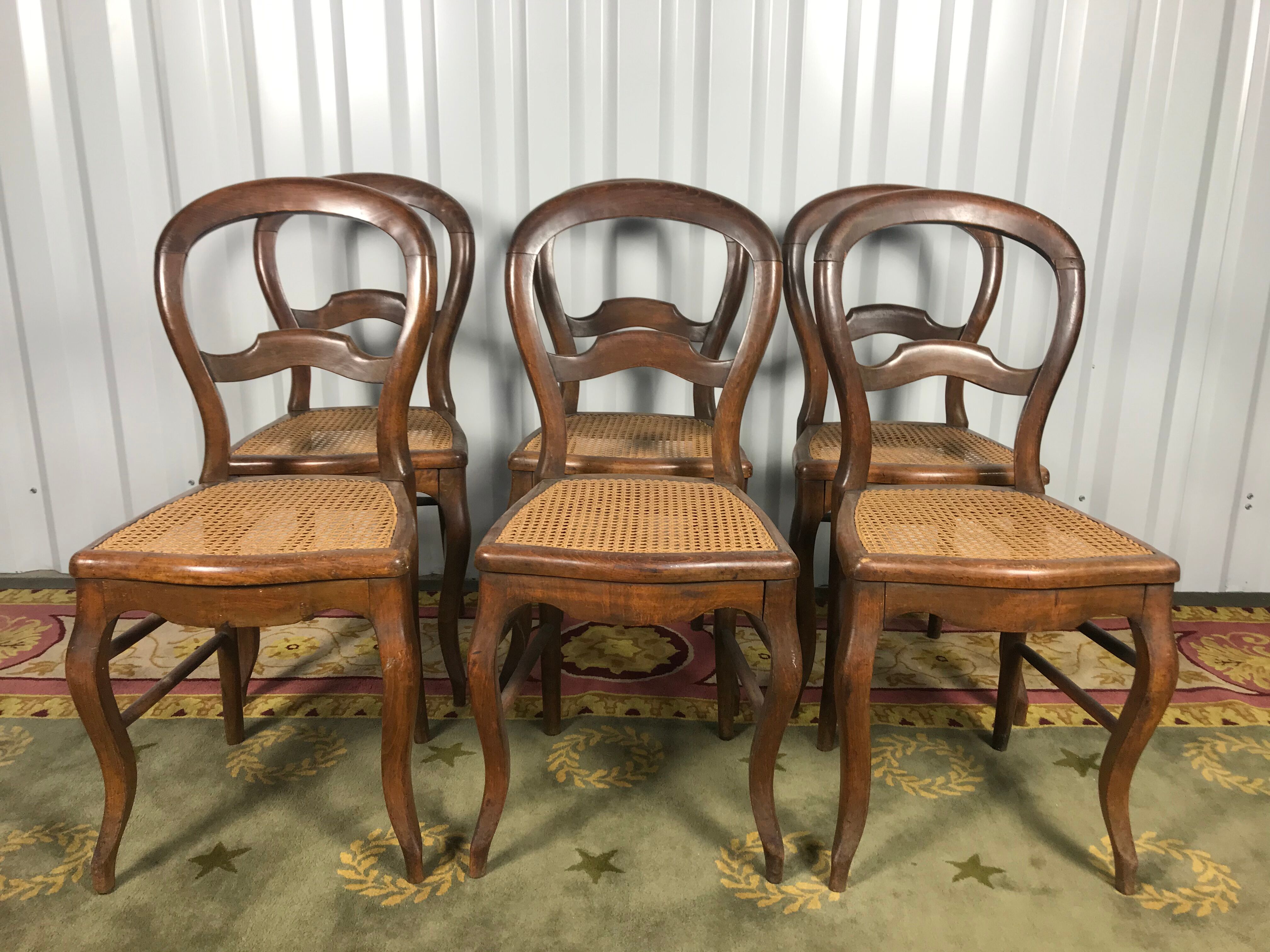 Suite de 6 chaises Louis Philippe en noyer et cannage 19eme