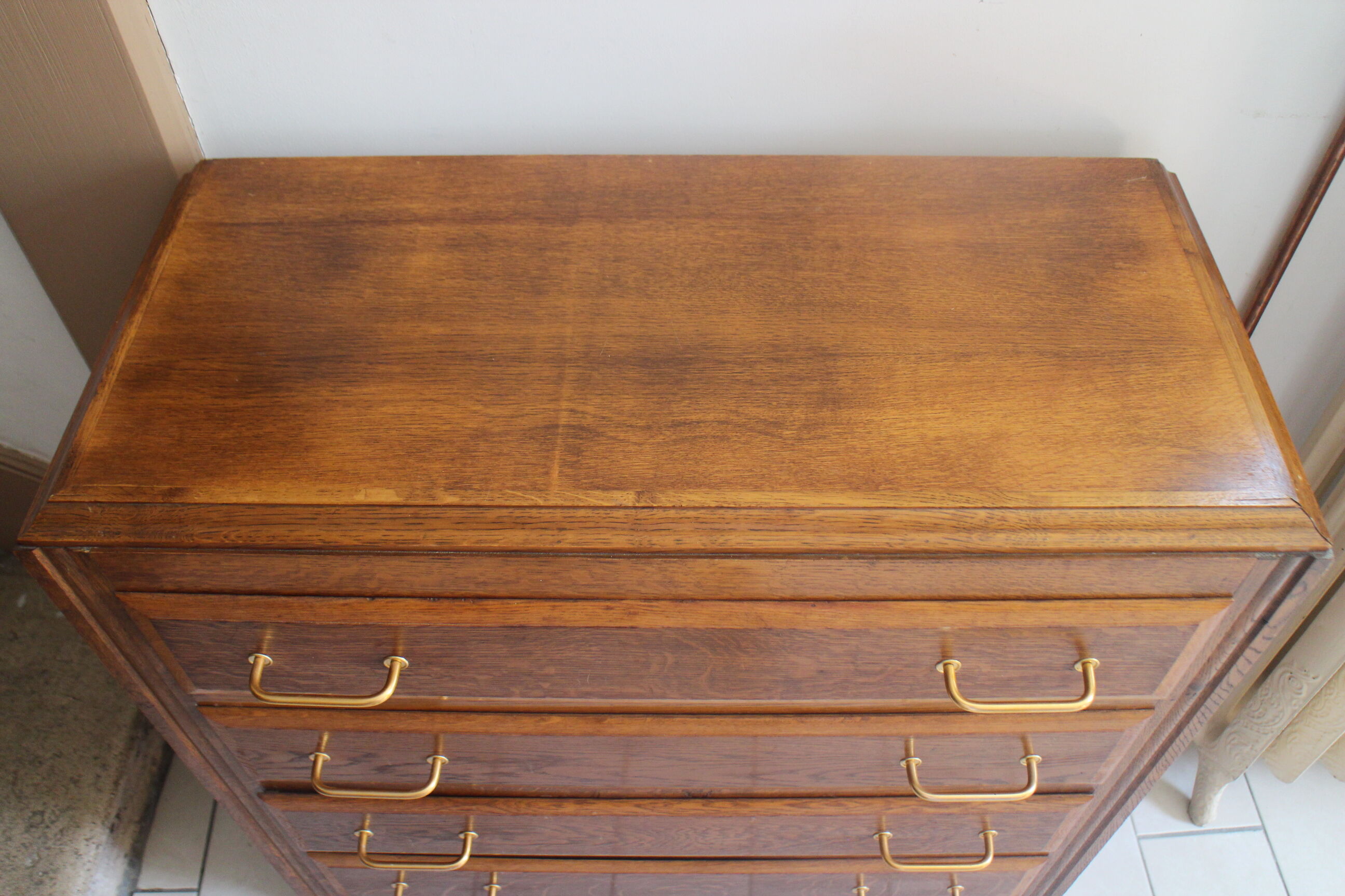 Chest of drawer compass feet