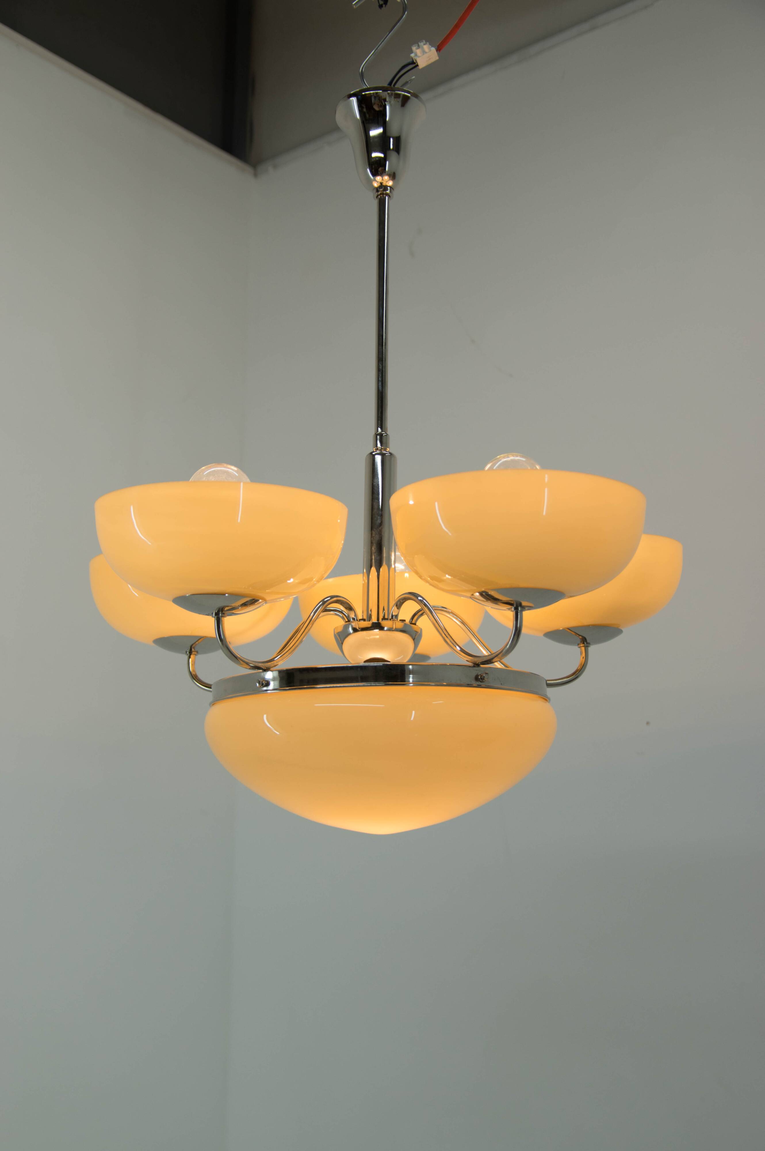 Large Art Deco Chandelier in Excellent Condition, 1930s