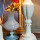 Lampe de table en albâtre, pied balustre, abat-jour en laine vierge
