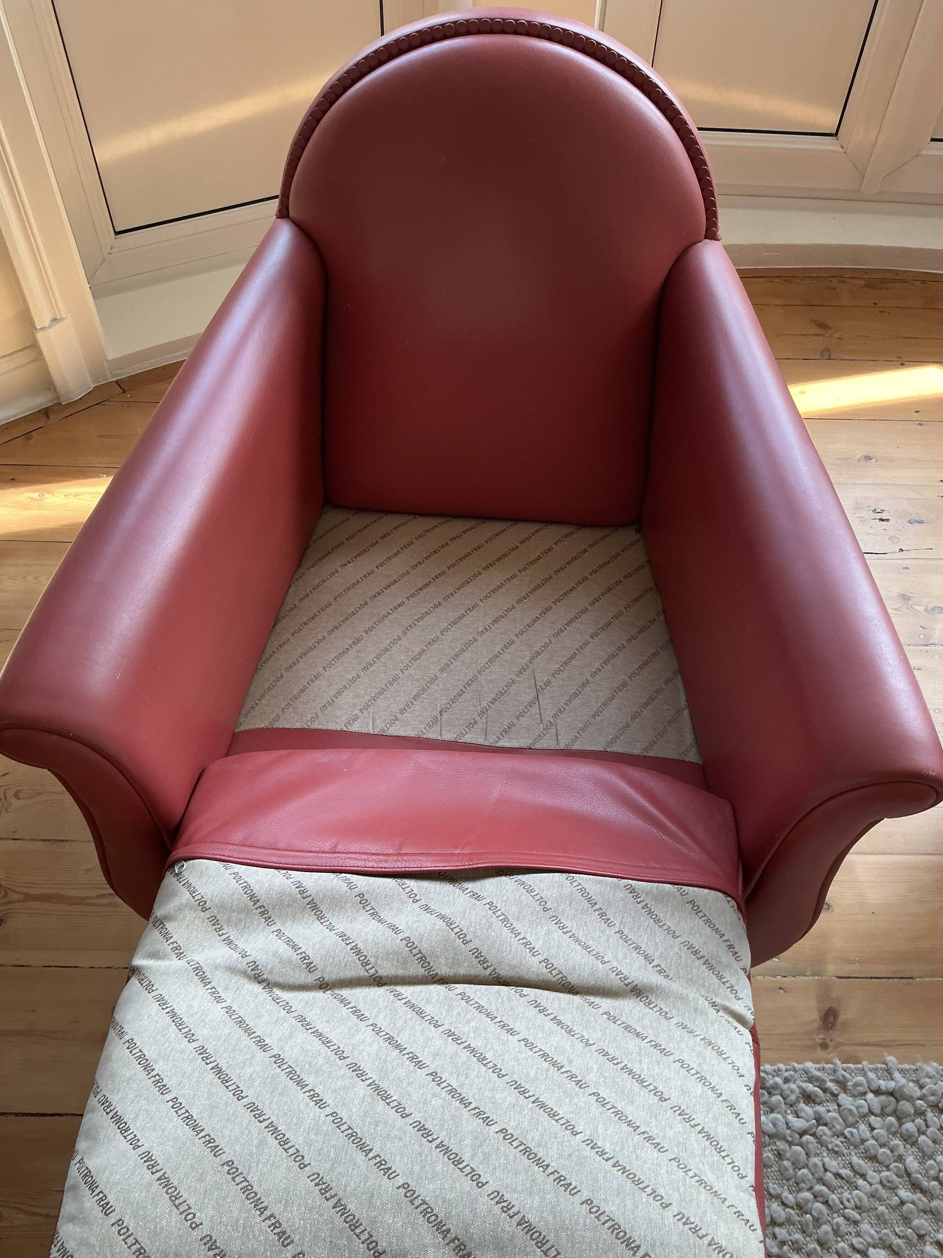 Pair of Lyra armchairs – Renzo Frau for Poltrona Frau – burgundy leather