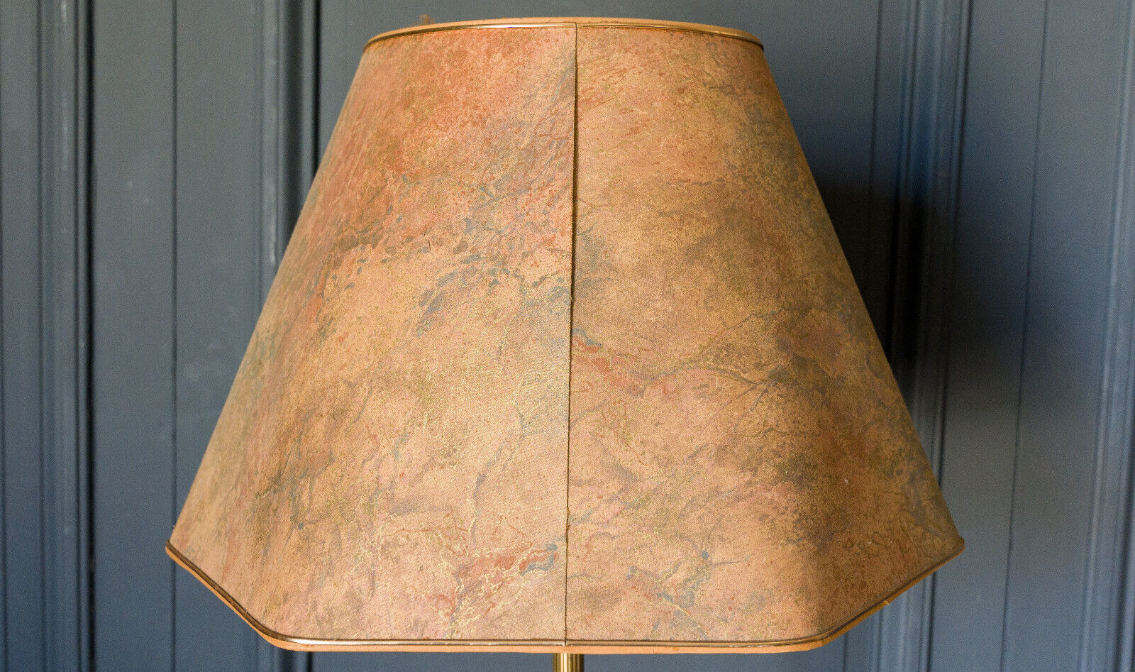 Lampadaire en bronze et porcelaine Milieu XXe Style Louis XV