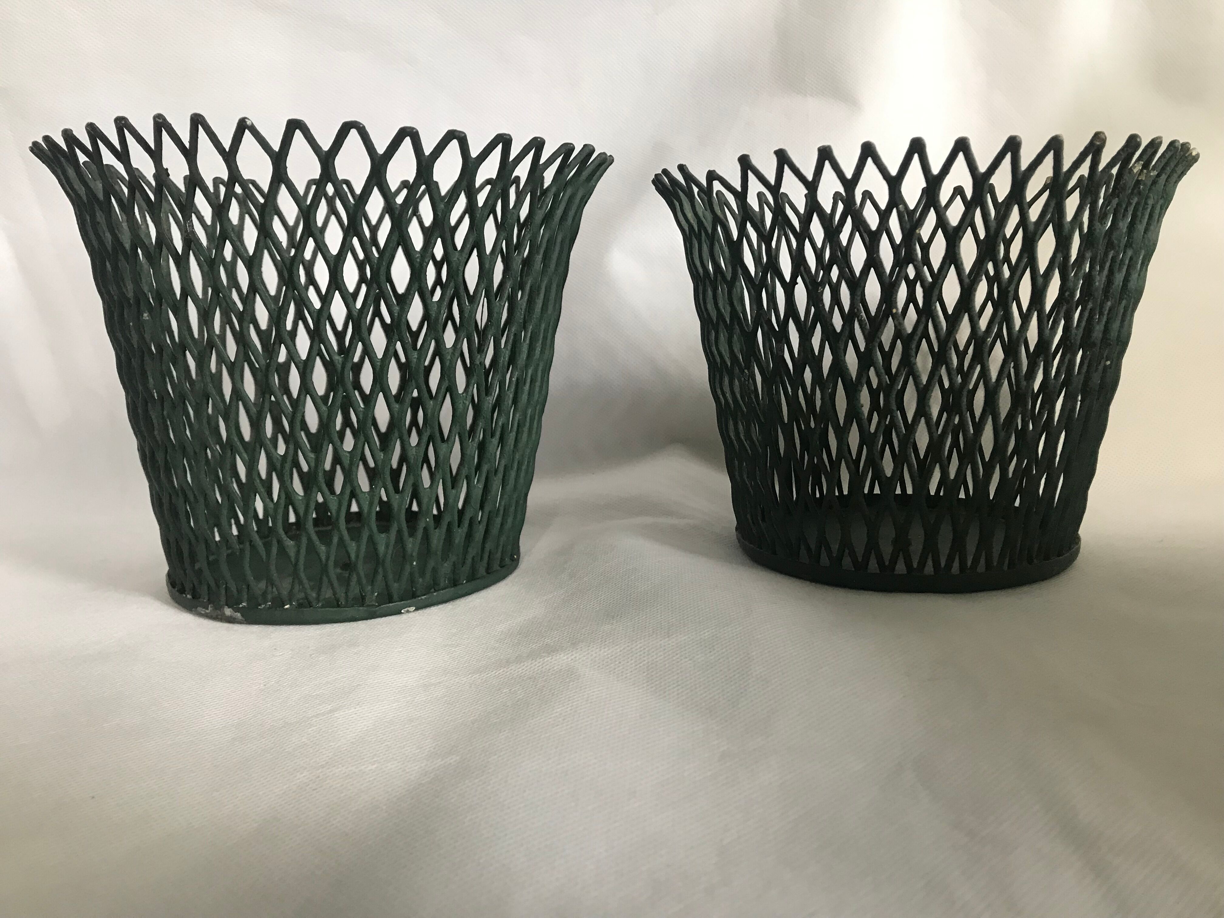 Paire de cache pots en métal vert ajouré par Mathieu Mategot 1950
