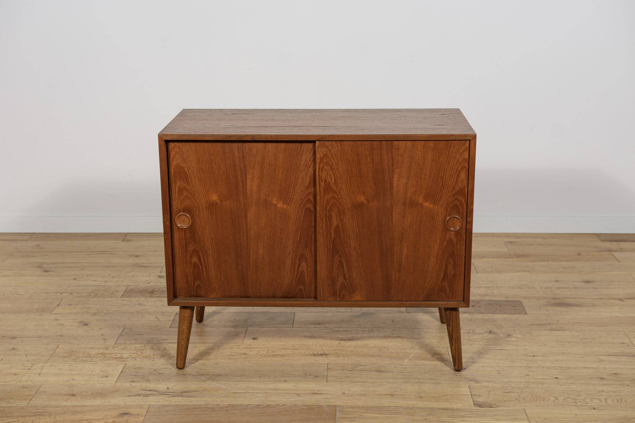 Petit buffet en teck du milieu du siècle de Feldballes Møbelfabrik, Danemark, 1960