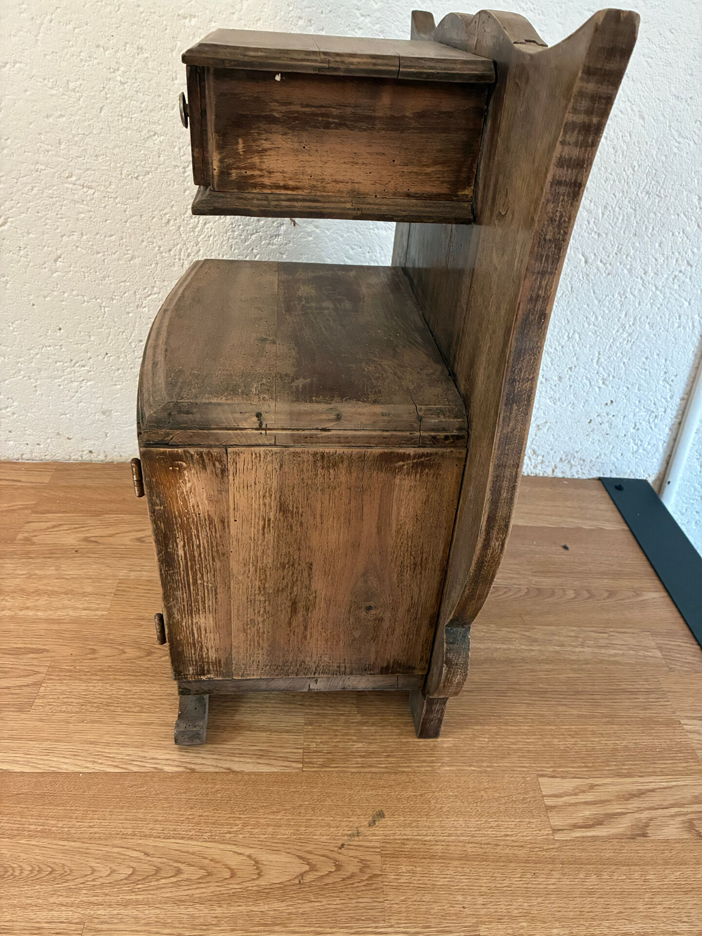 Petit meuble en bois- chevet/meuble d’appoint