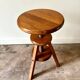 Tabouret tripode à vis en bois