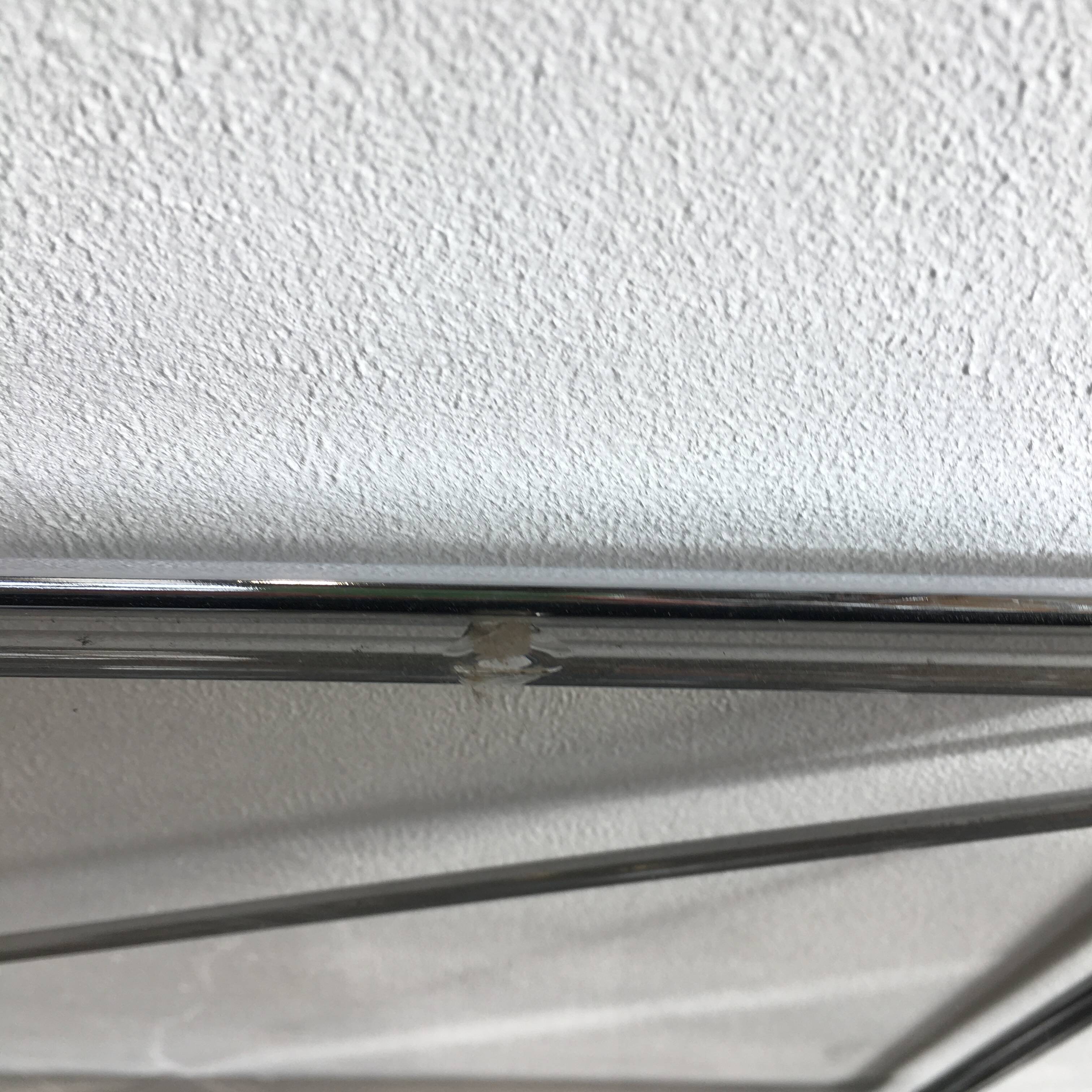 Étagère métal et verre fumé modèle Isocèle par Max Sauze