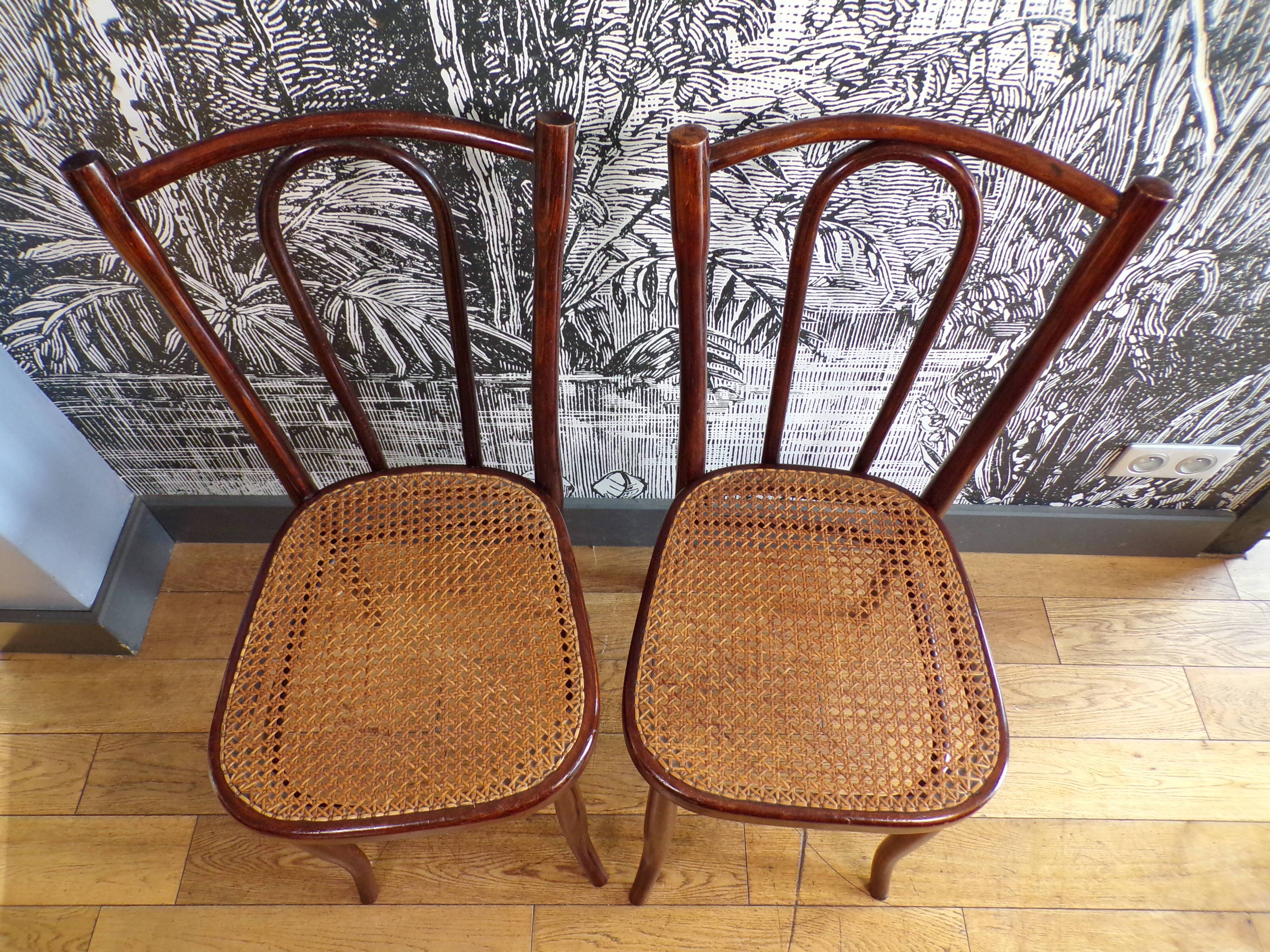 2 old Mundus bistro chairs