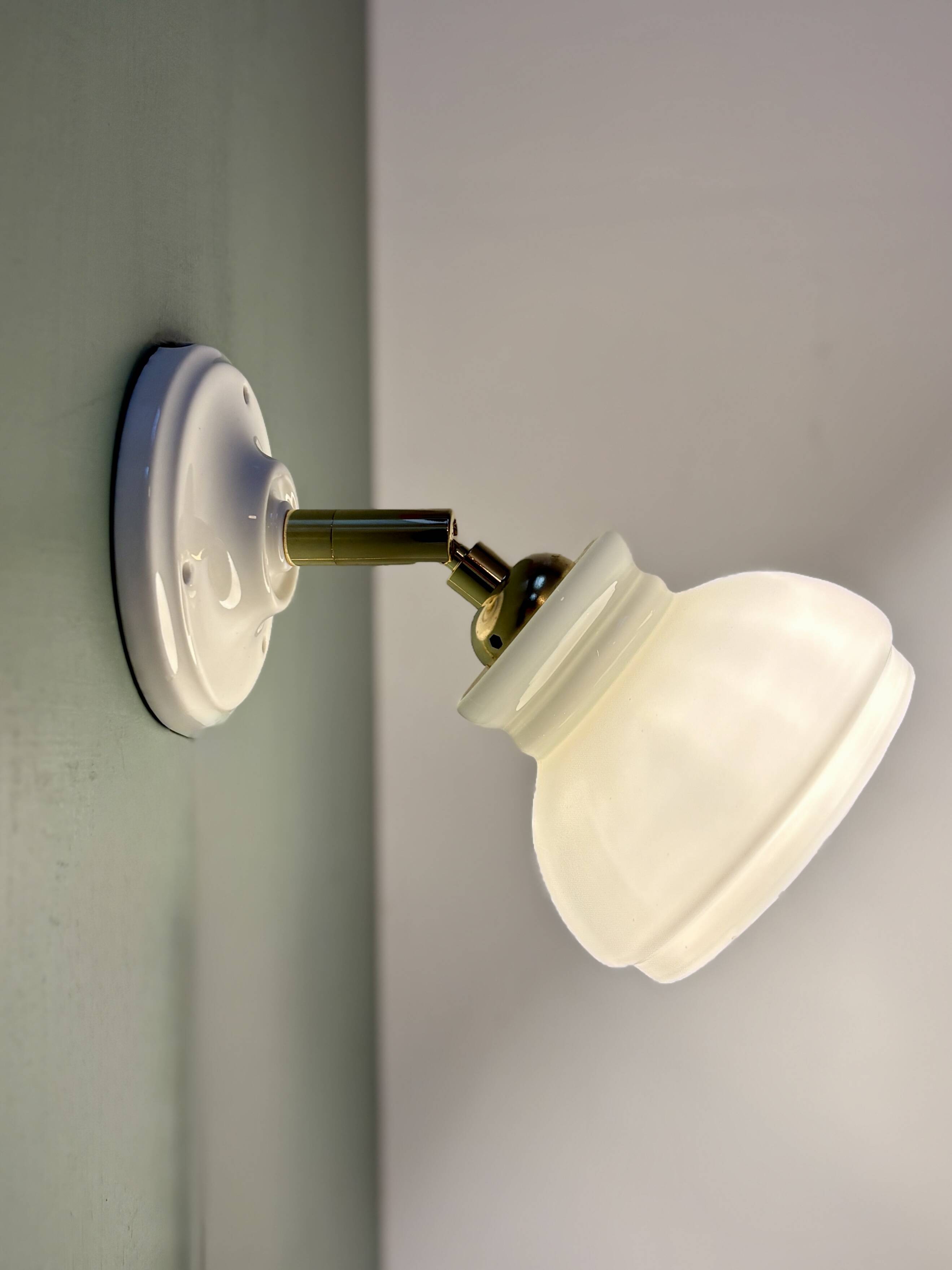 Vintage lampshade in white opaline.