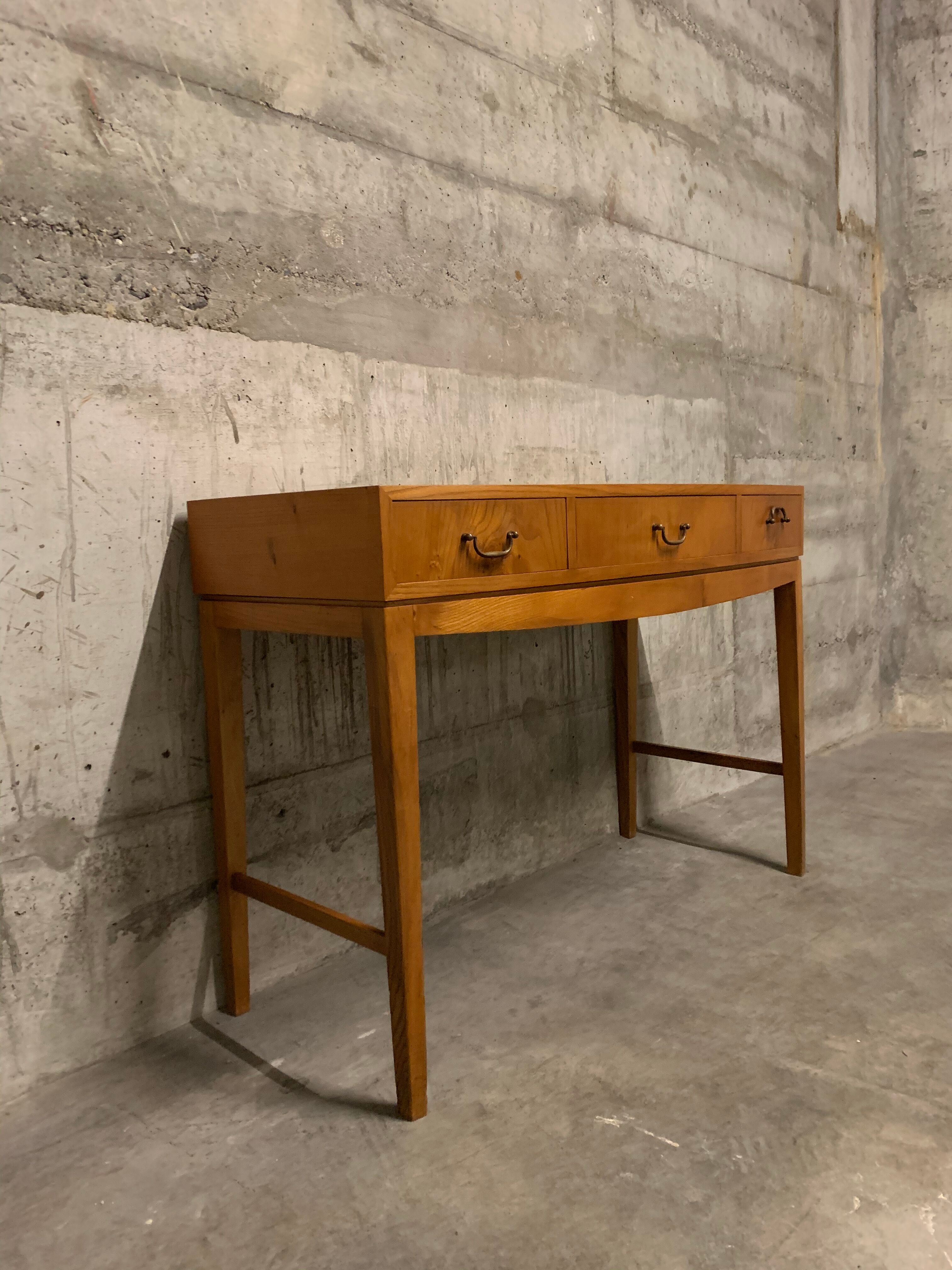 Midcentury console hallway furniture by Ole Wanscher 1940s