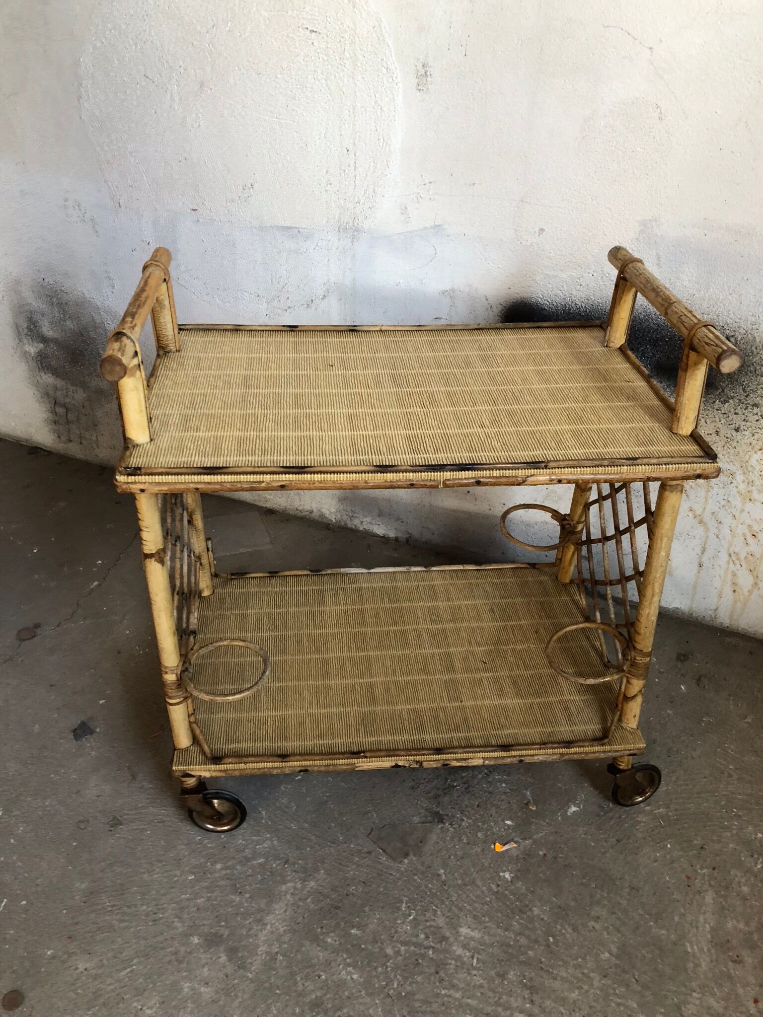 Skateboard rattan serving