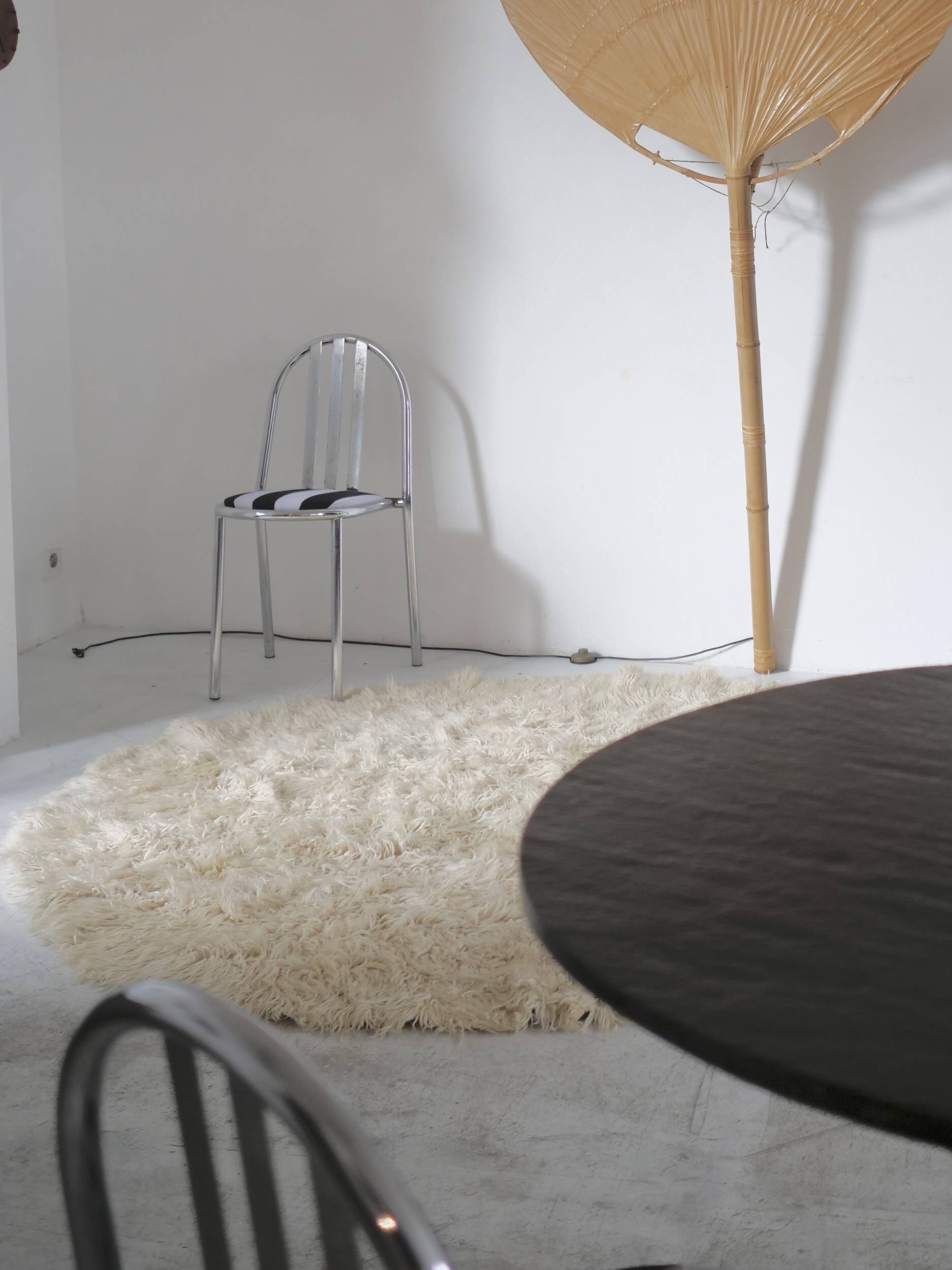 Vintage ecru natural wool round rug