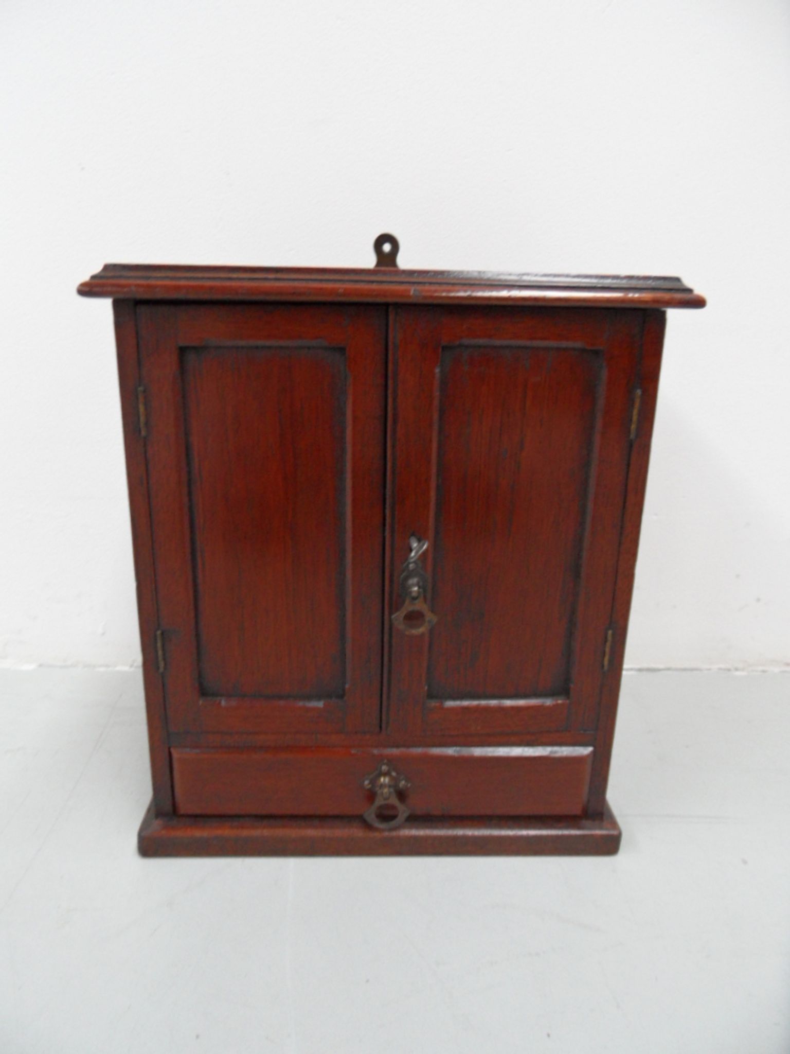 Armoire à bijoux en acajou ancien