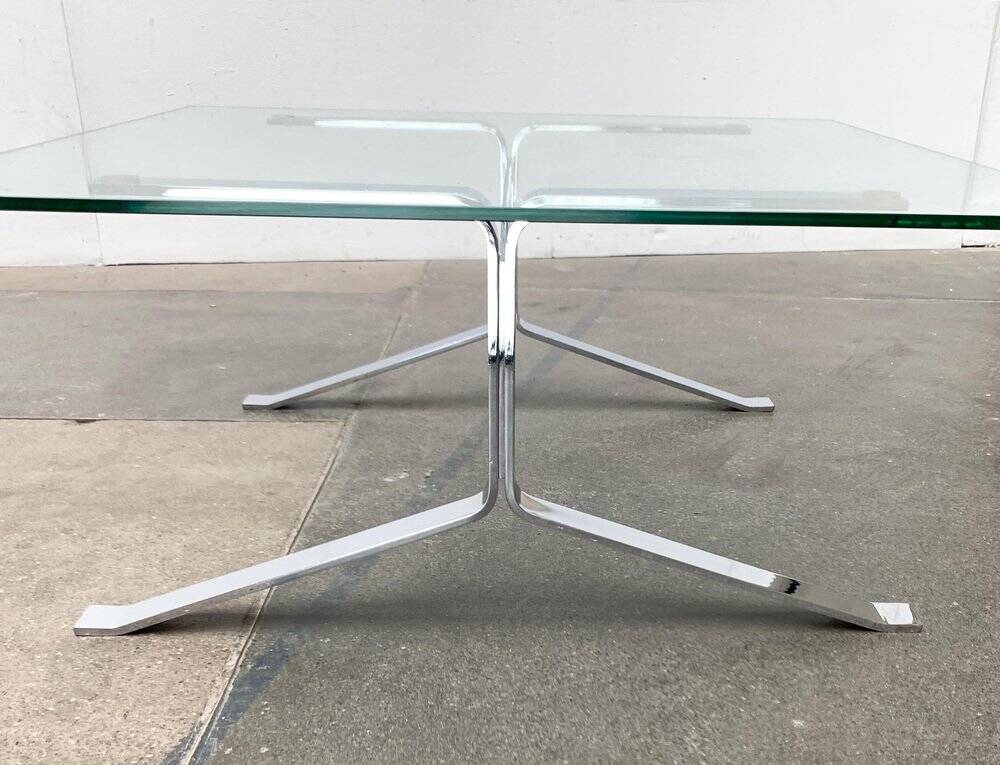 Joker coffee table in chrome and glass in mid-century Space Age style by Olivier Mourgue for Airborne, 1960s.
