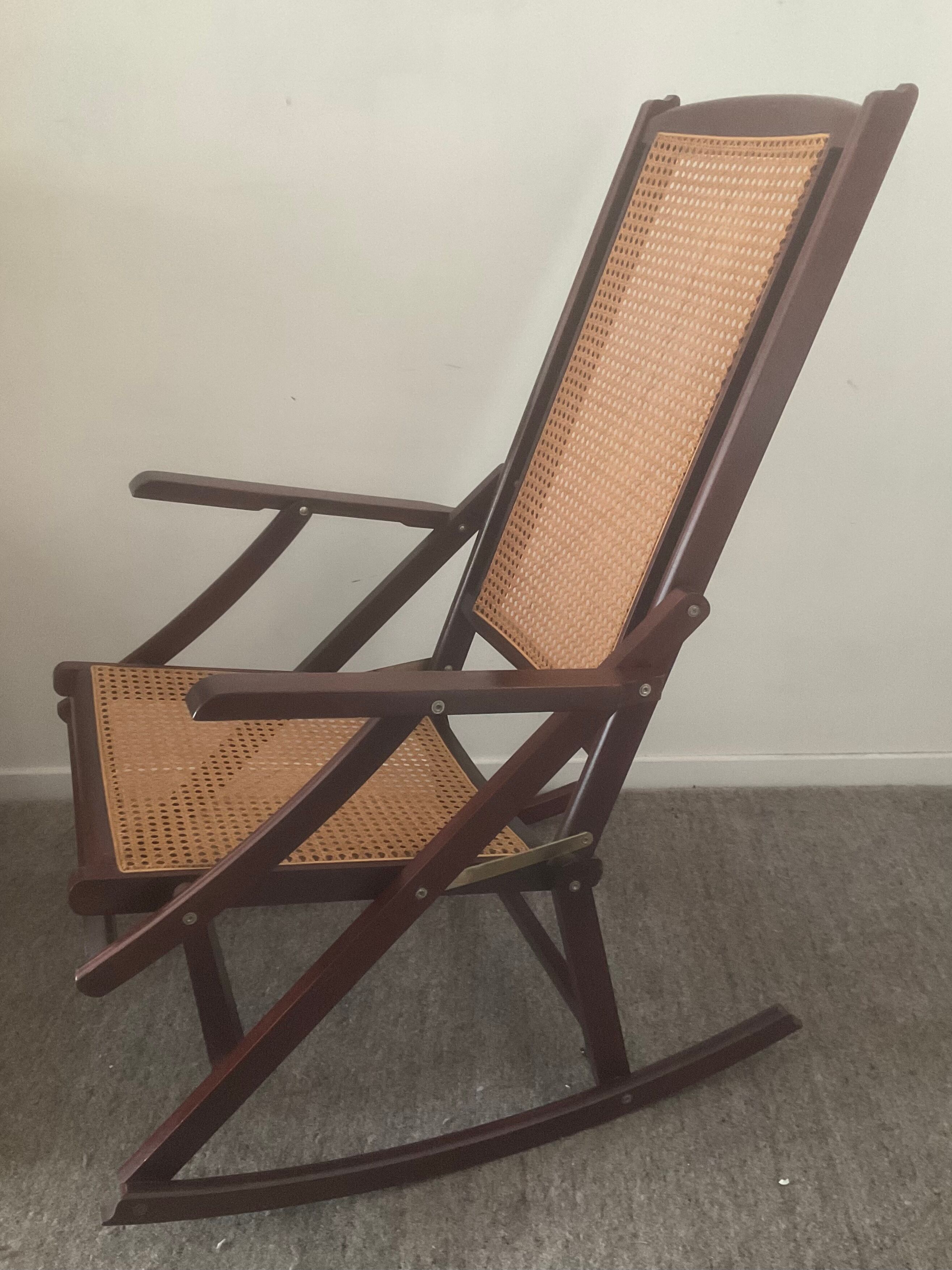 Folding wooden rocking chair and cannage from the 70s