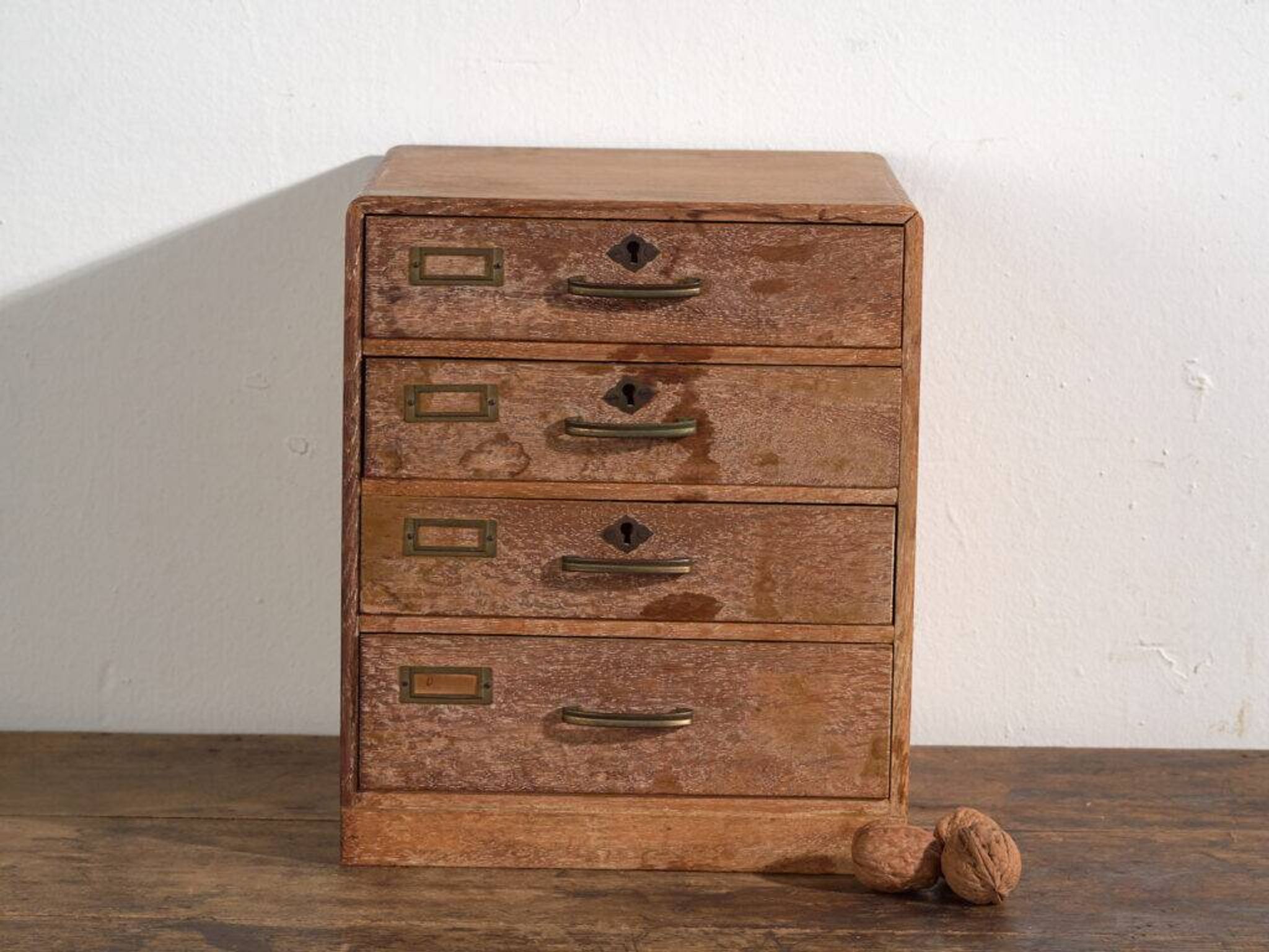 Small Japanese desk chest in oak and red pine, mid-Showa period, circa 1945–1970.