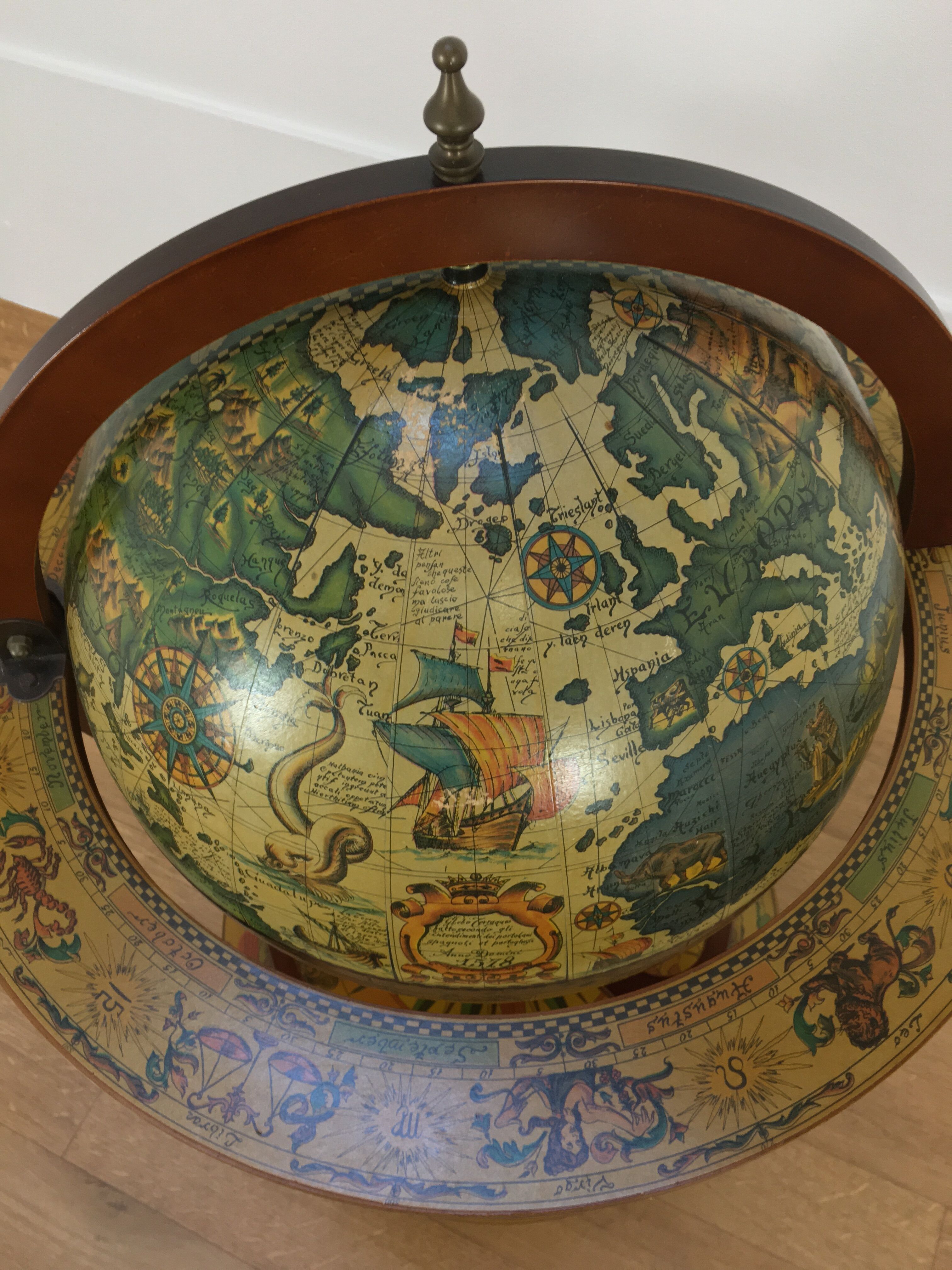 Globe bar wooden world, wheeled world