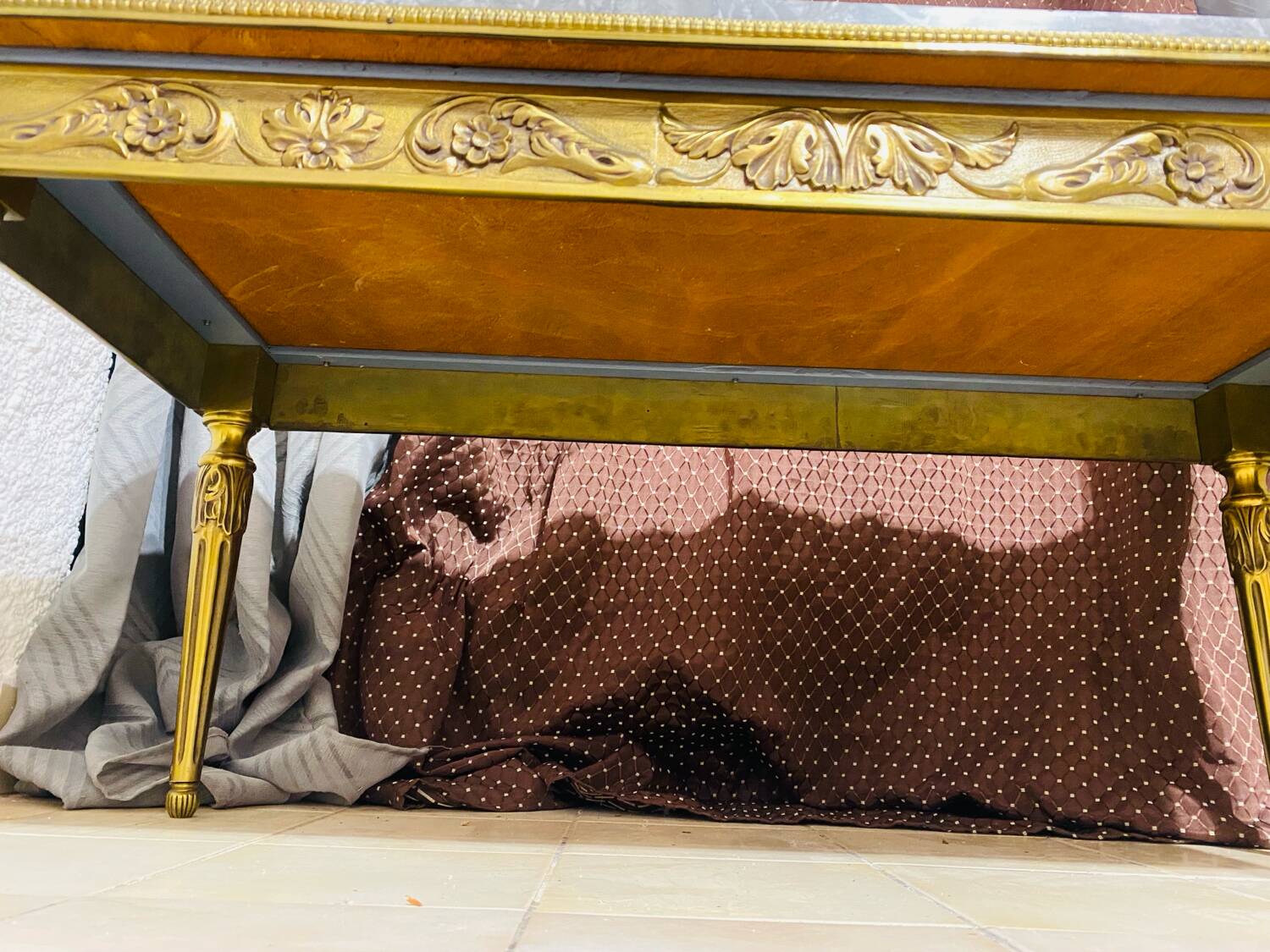 Louis XVI style coffee table – Marble and gilded bronze structure