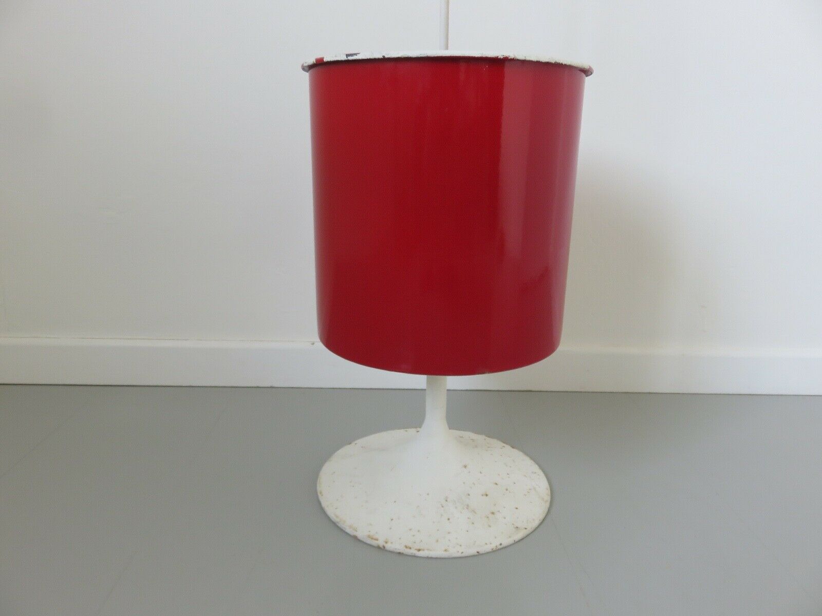 Enamelled tole paper basket, tulip foot 60 70